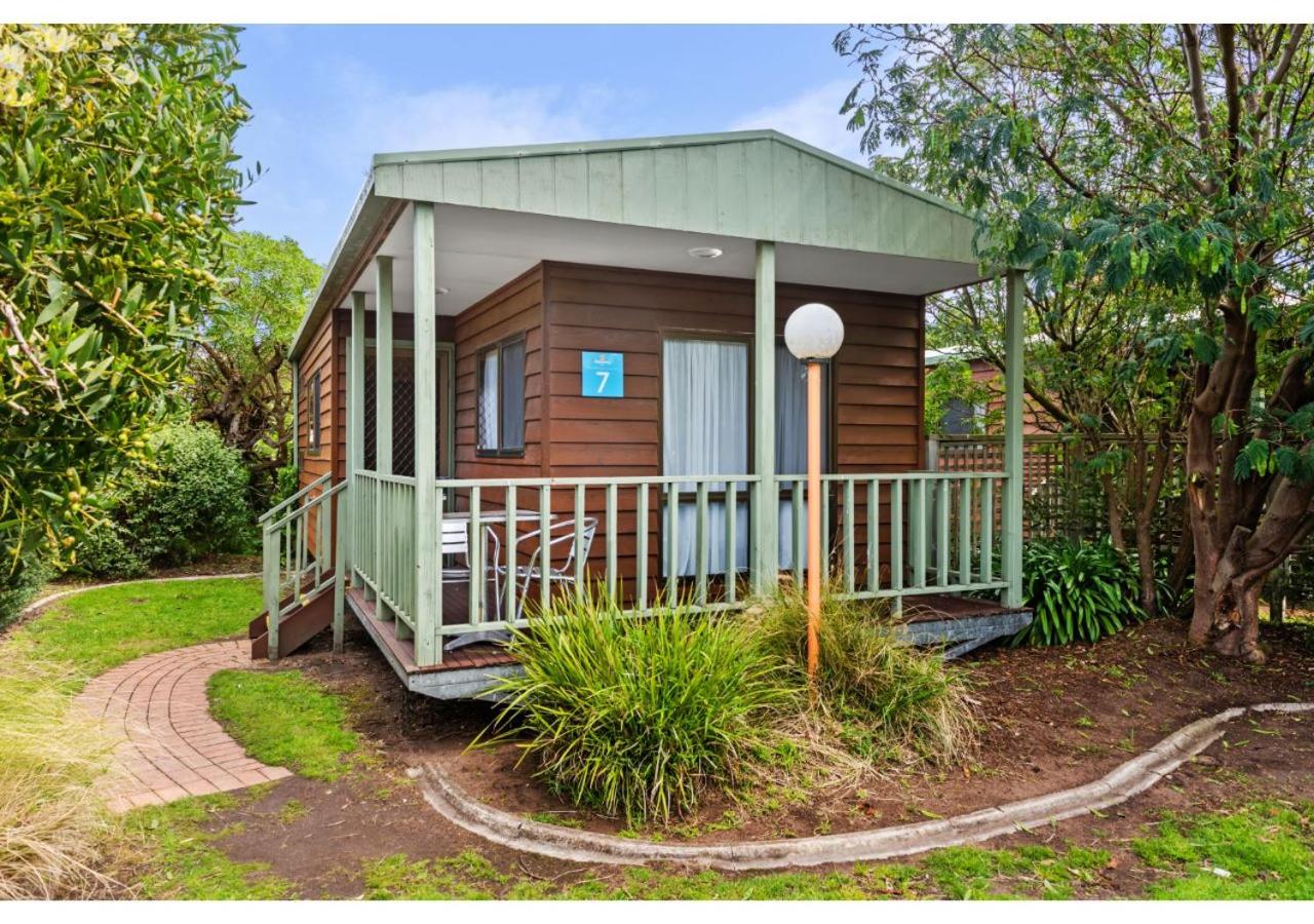 Budget 2 Bedroom Cabin - Sleeps 6 photo 2