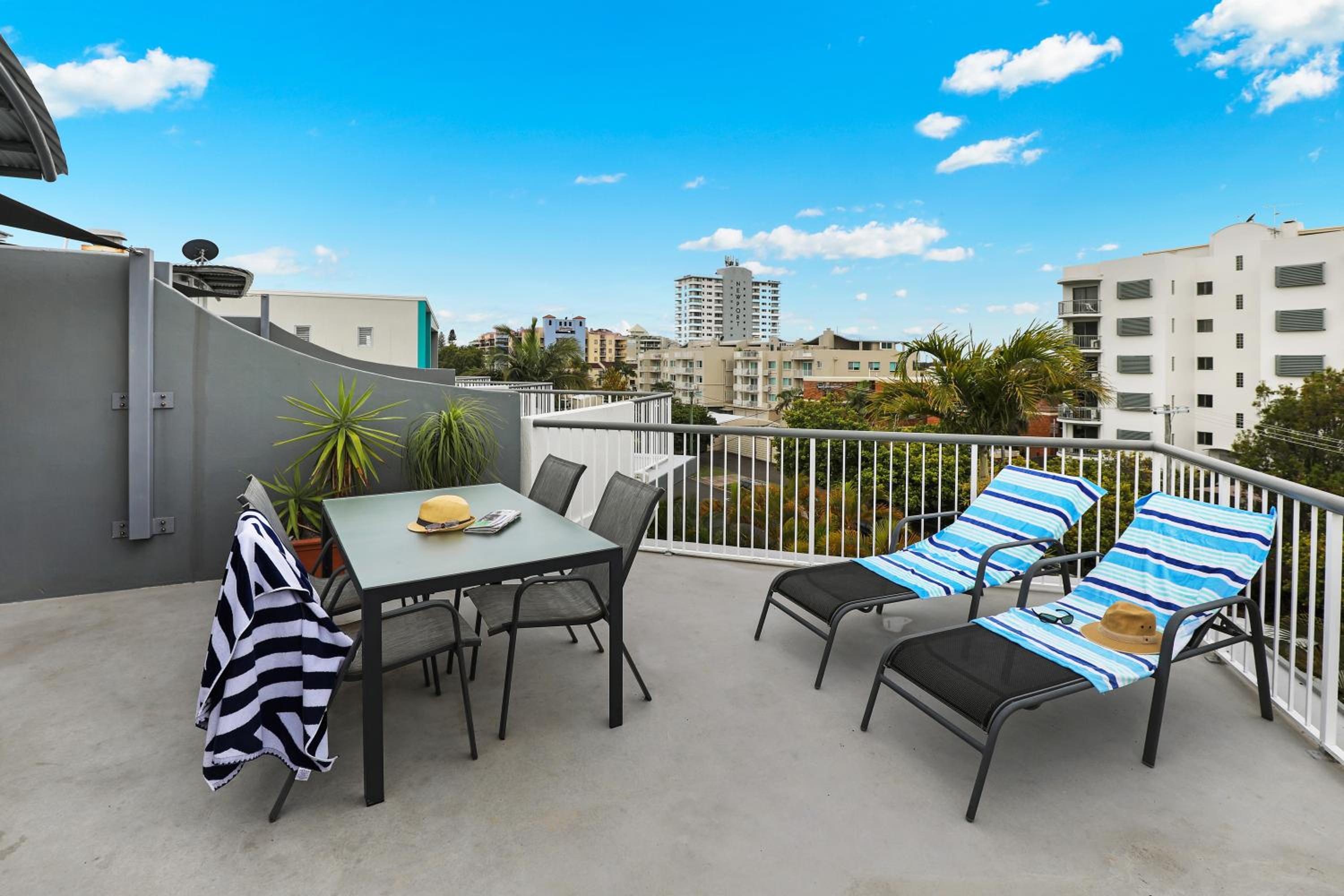 Deluxe Two-Bedroom Apartment with Hot Tub photo 2