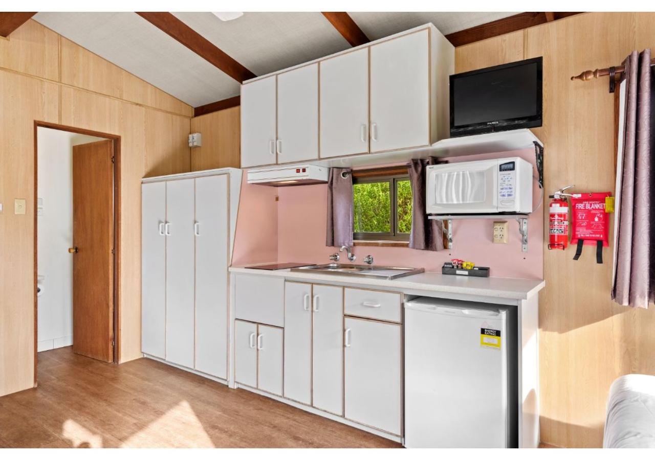 Budget Studio Cabin - Sleeps 2 photo 3