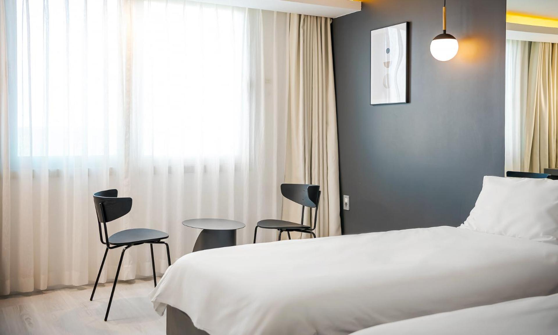 Standard Twin Room - Photo 2