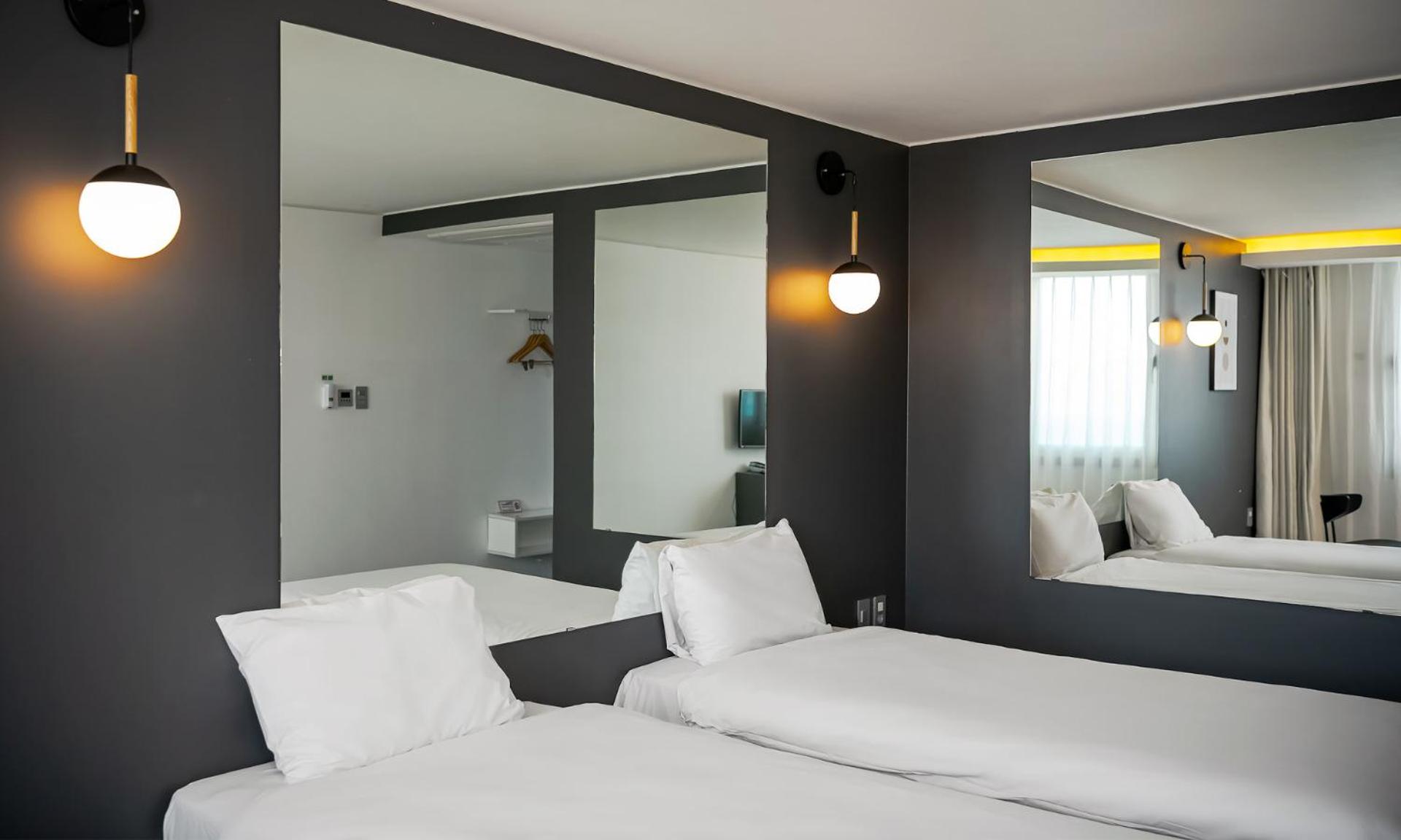 Standard Twin Room - Photo 3