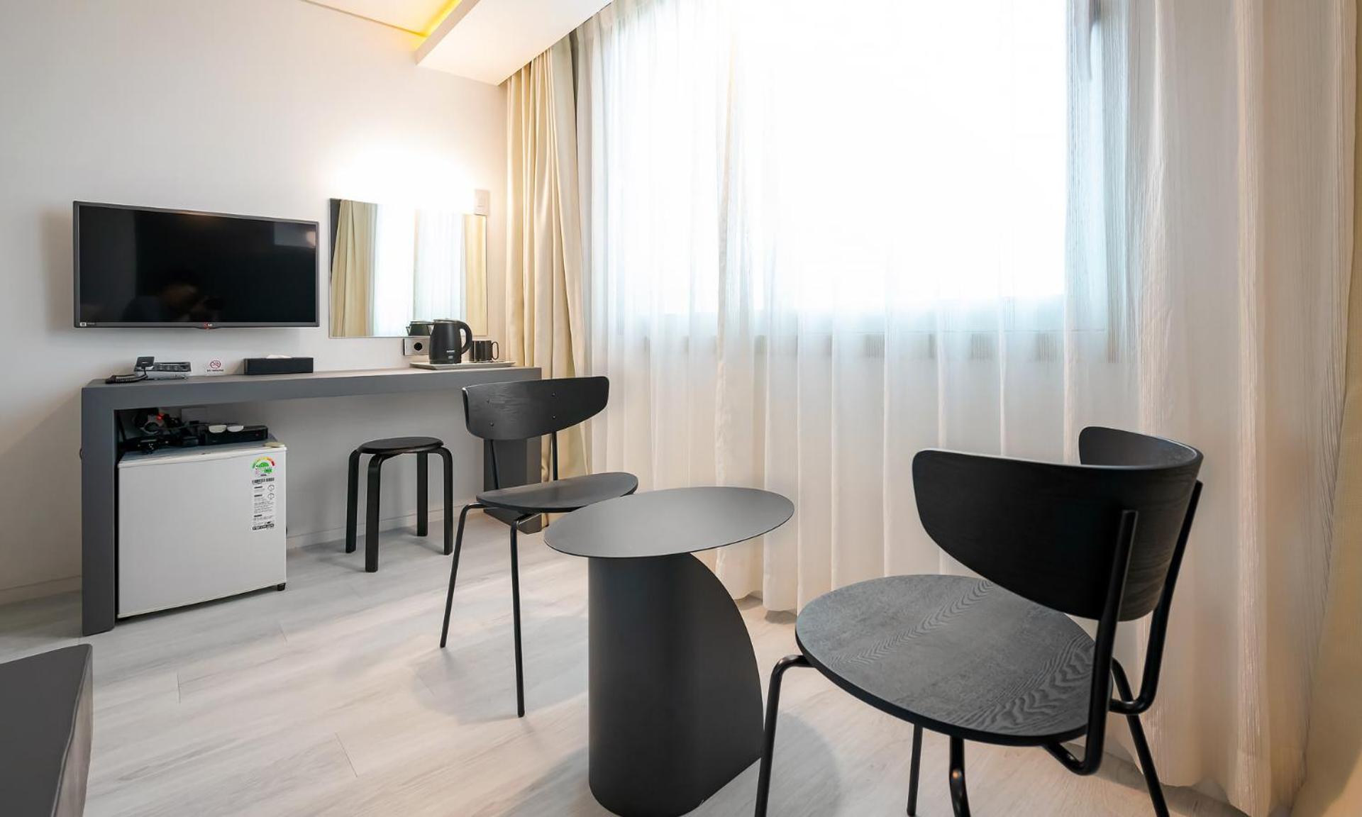 Standard Twin Room - Photo 4
