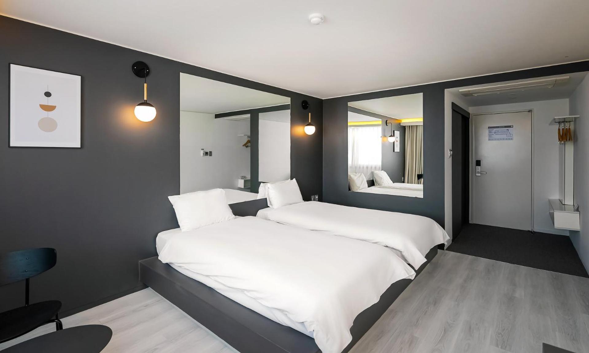 Standard Twin Room - Photo 5