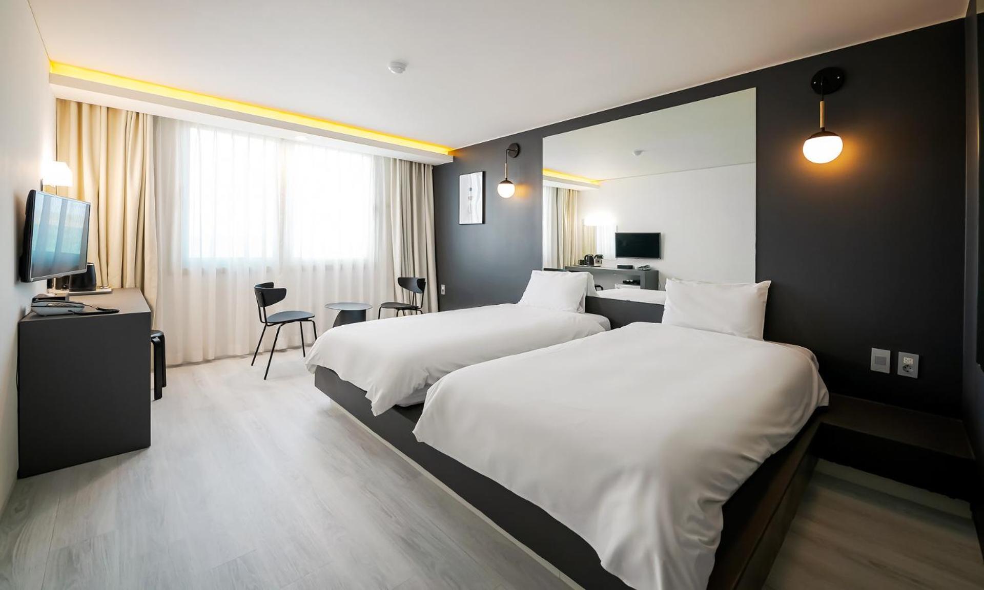 Standard Twin Room - Photo 1