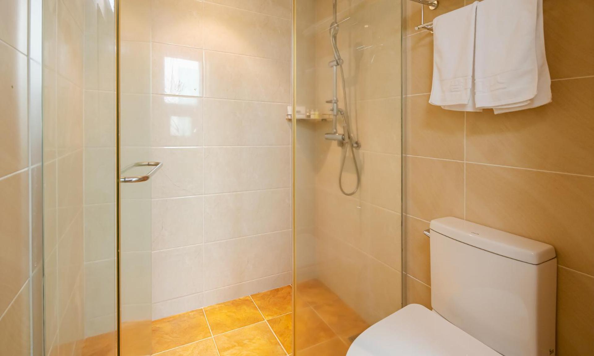 Deluxe Suite - Photo 3