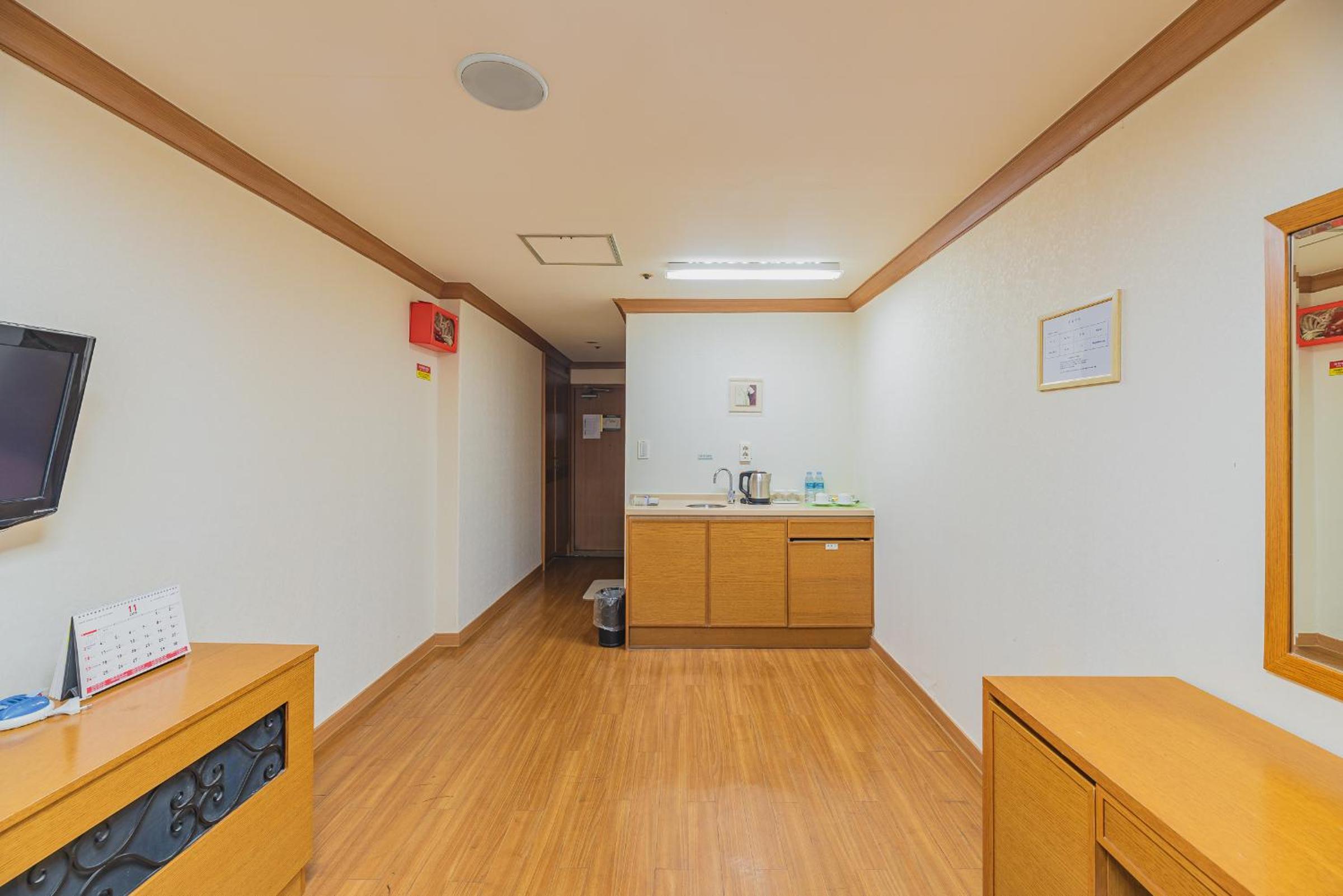 Hotel Standard Double 15PY - Sauna & Jjimjil not Included photo 2