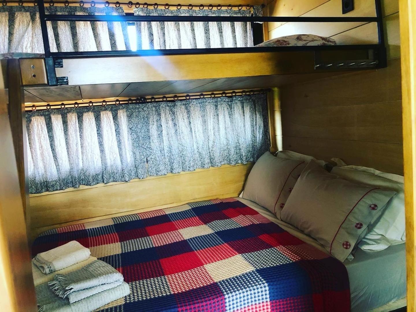 Deluxe Double Room (2 Adults + 1 Child) photo 1