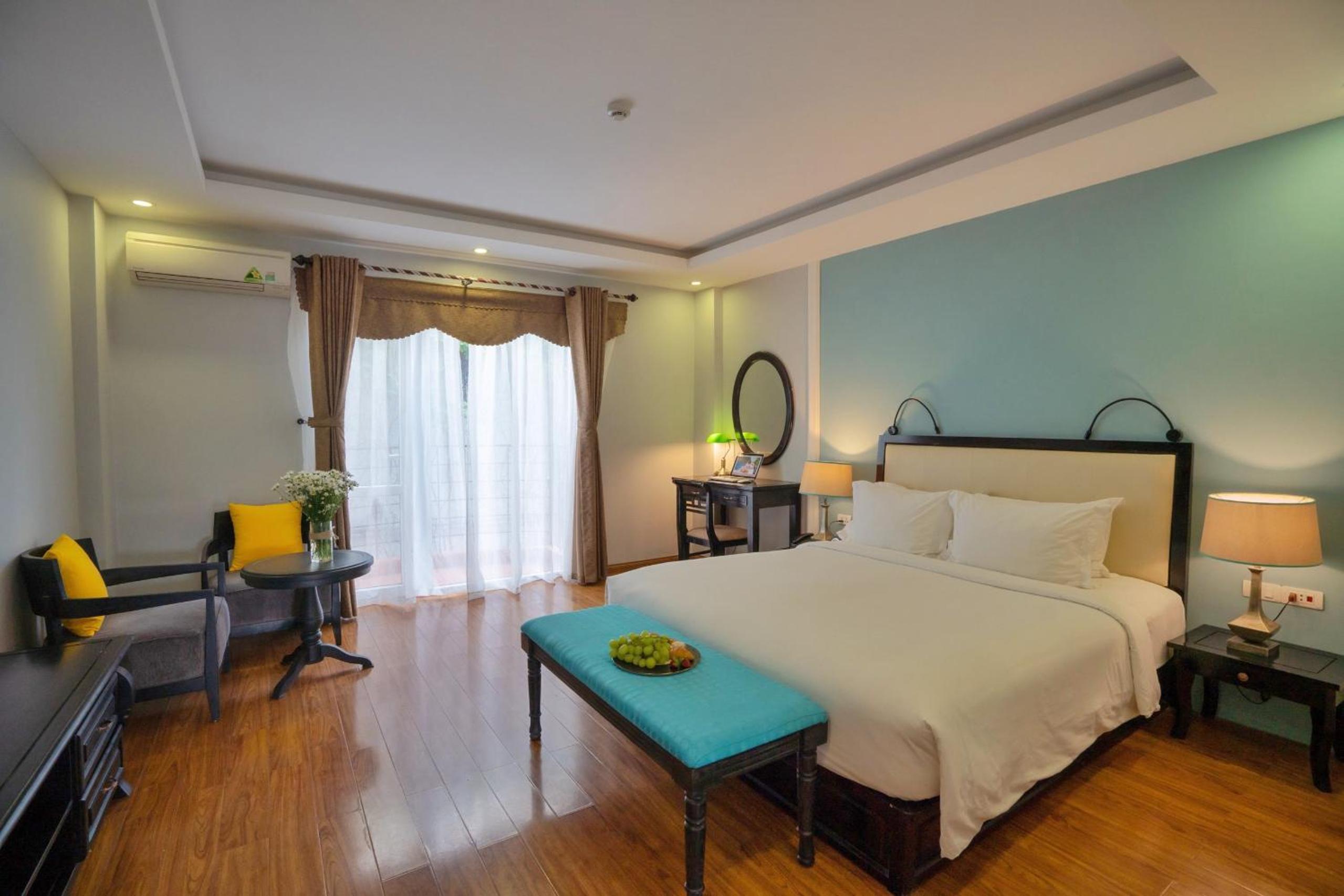Junior Double Room with Balcony City view photo 3