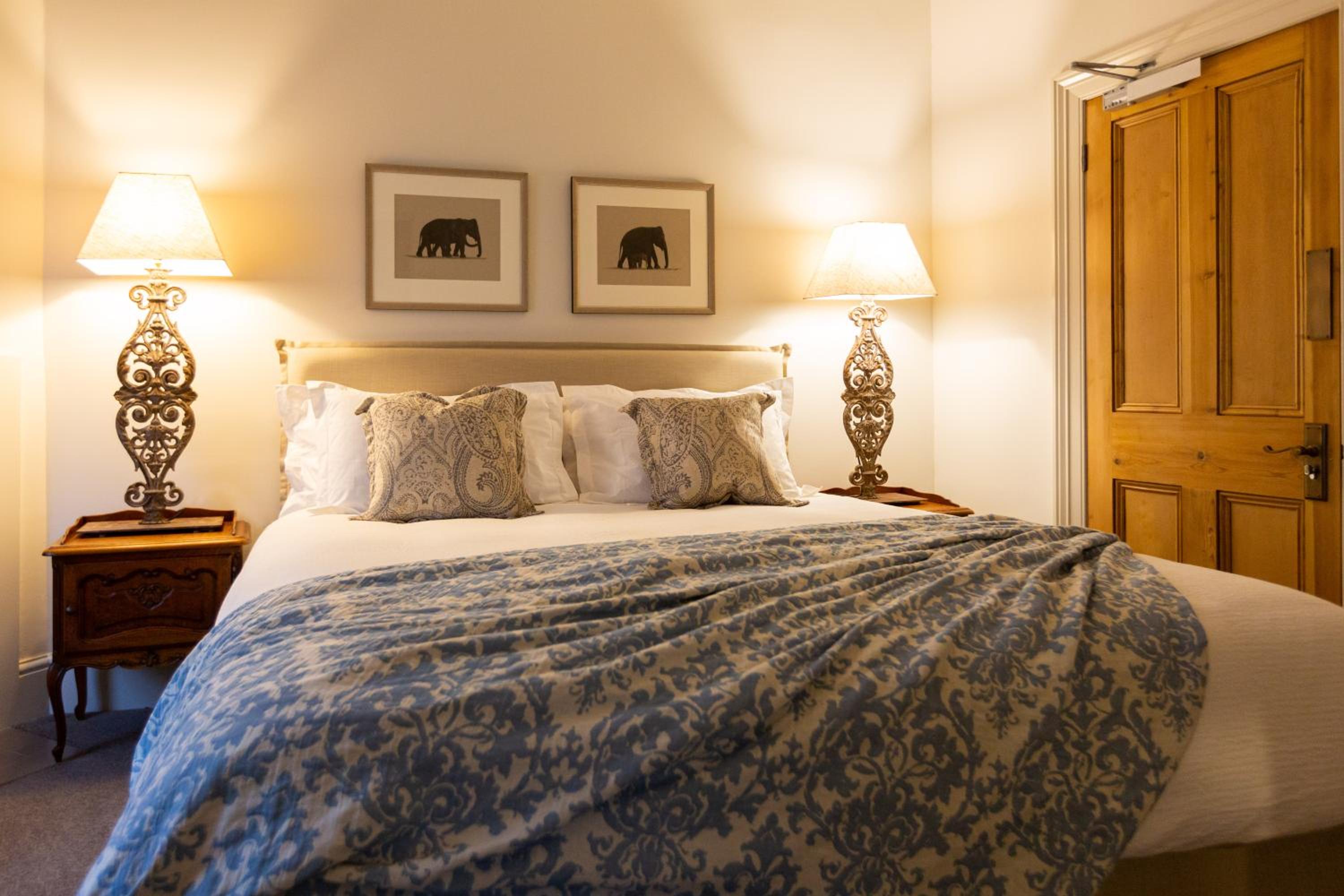 Deluxe King Suite - Corinna