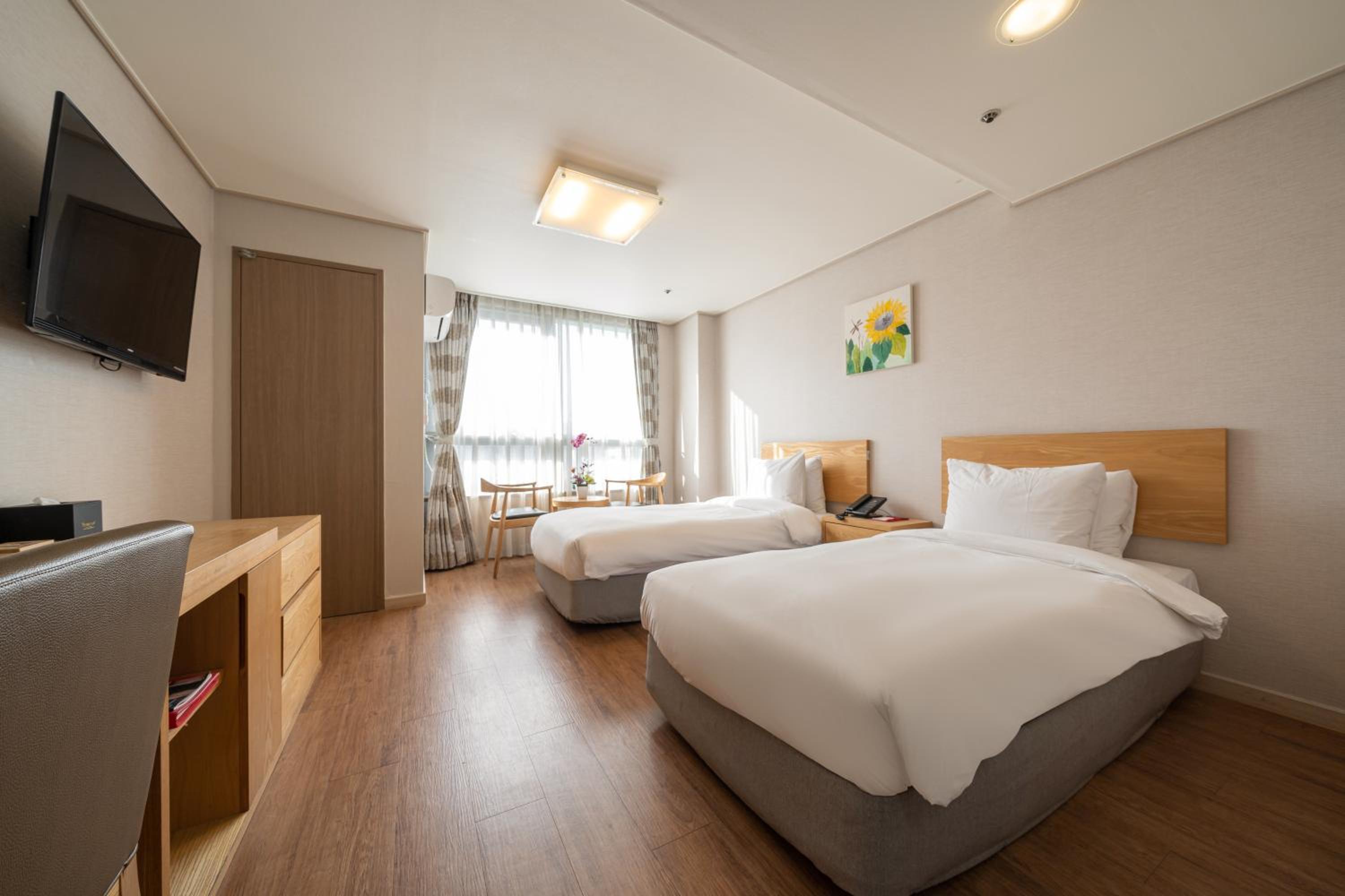 Superior Twin Room - Photo 1