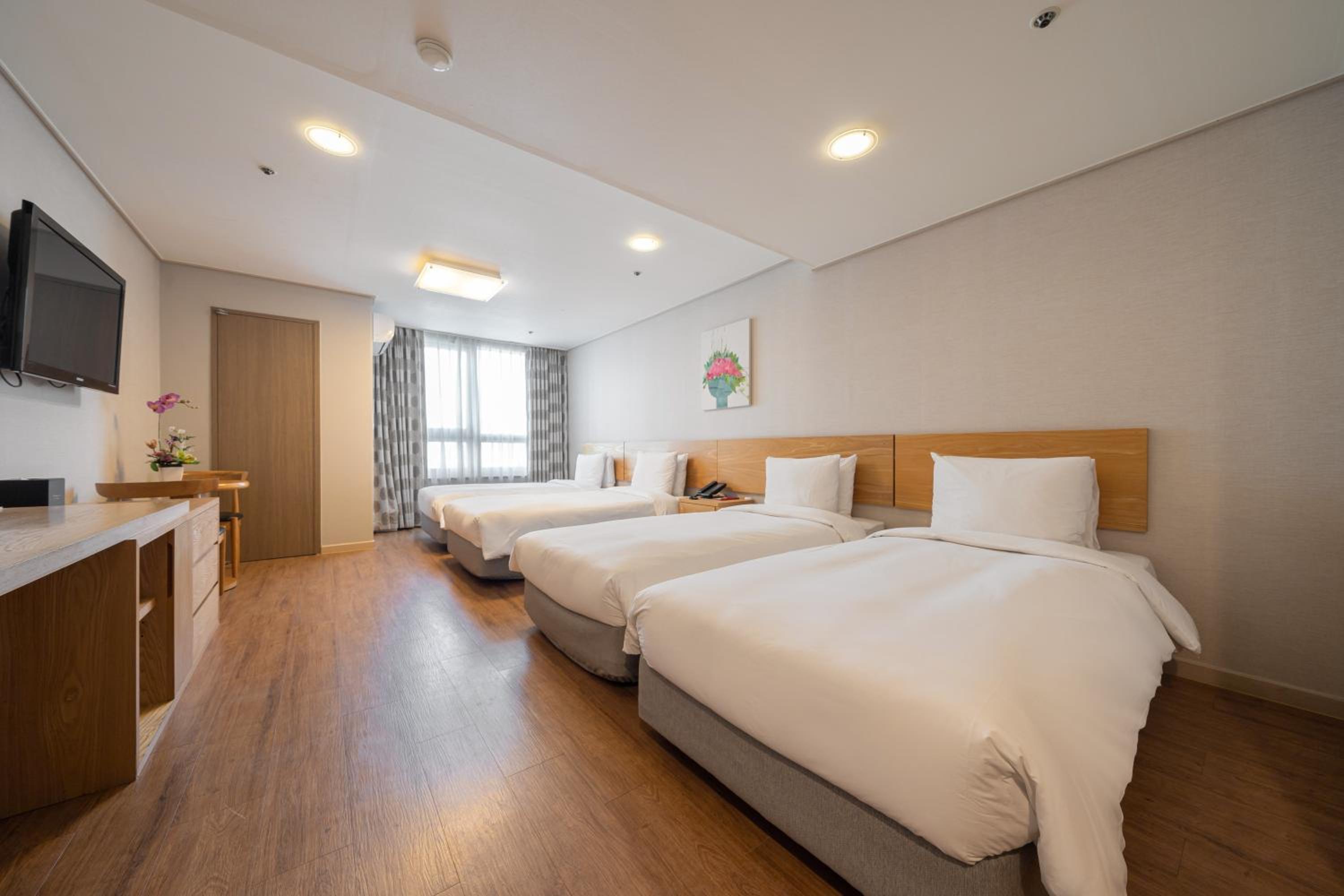 Deluxe Quadruple Room - Photo 1