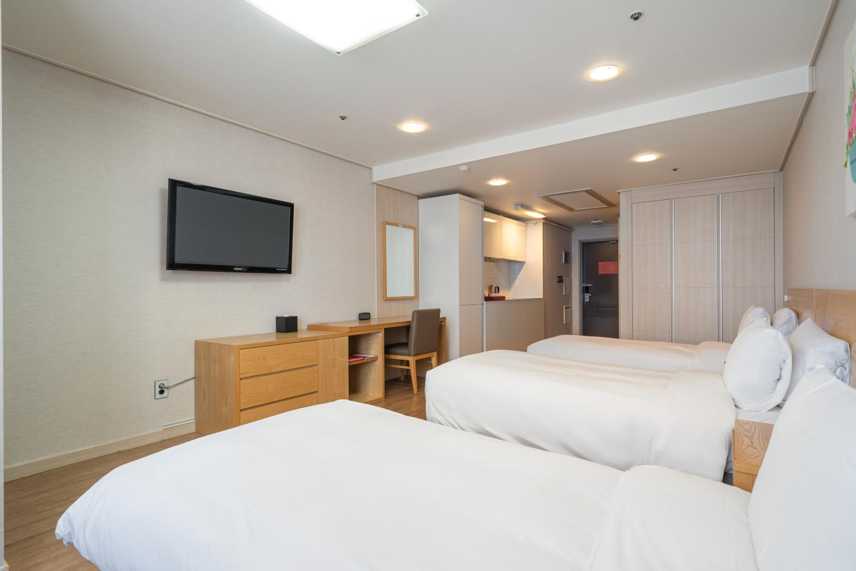 Deluxe Triple Room - Photo 3