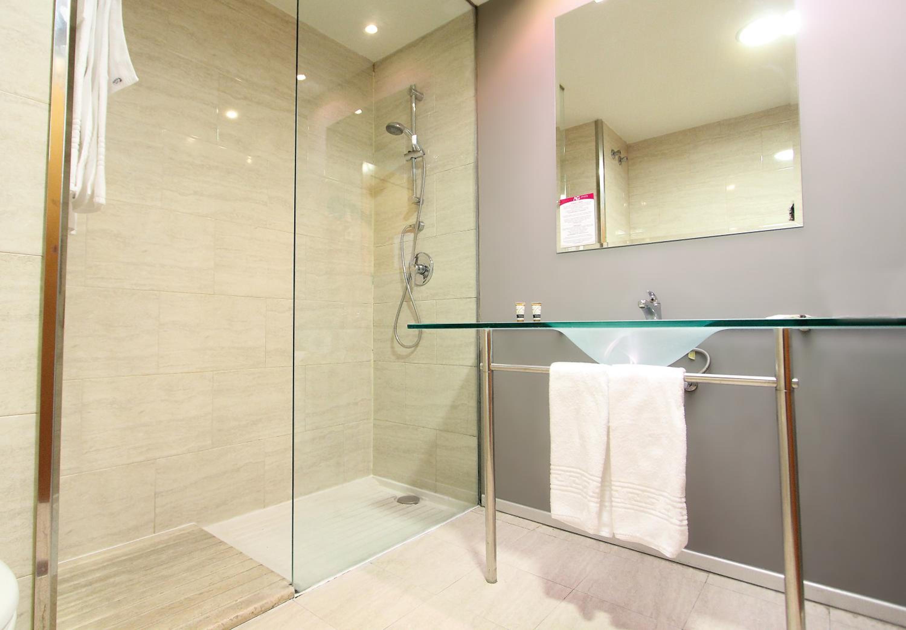 Standard Double or Twin Room - Photo 3