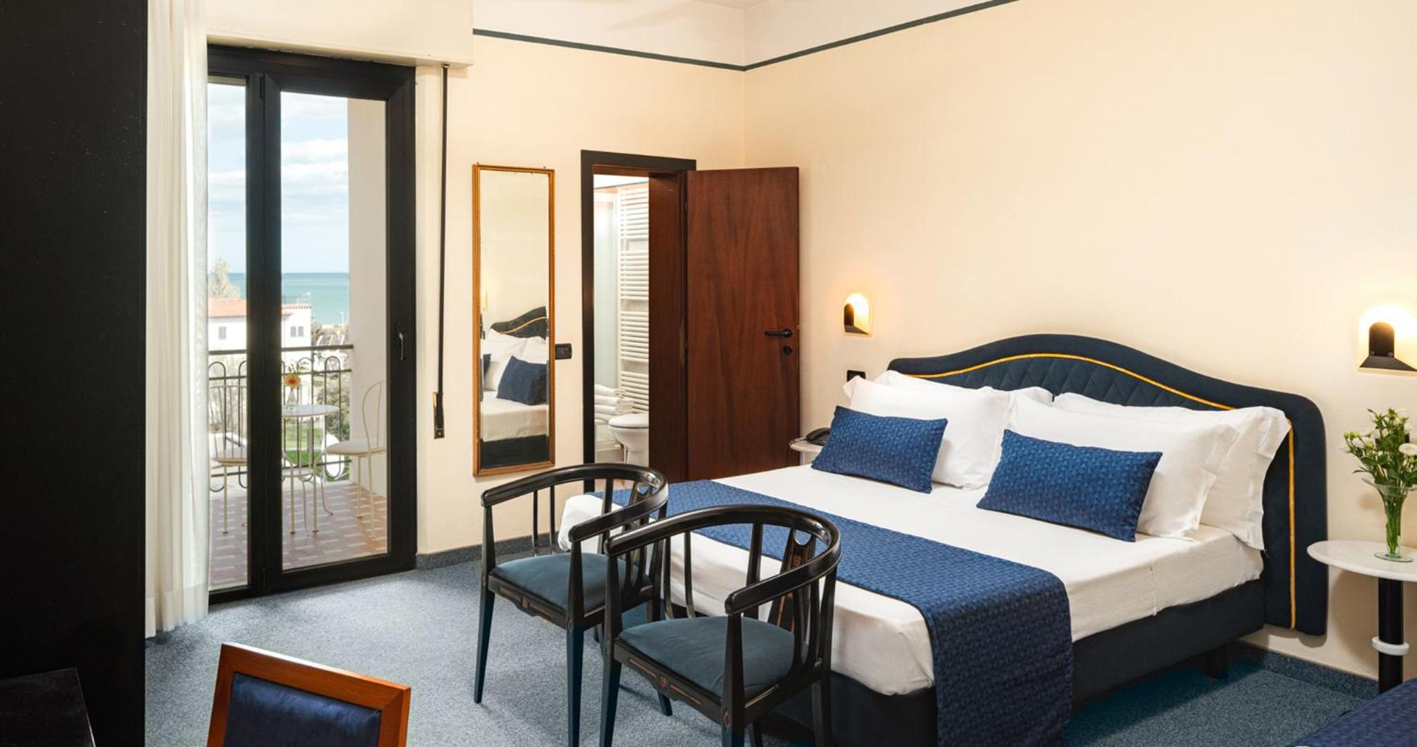 Deluxe Triple Room with Sea View photo 1