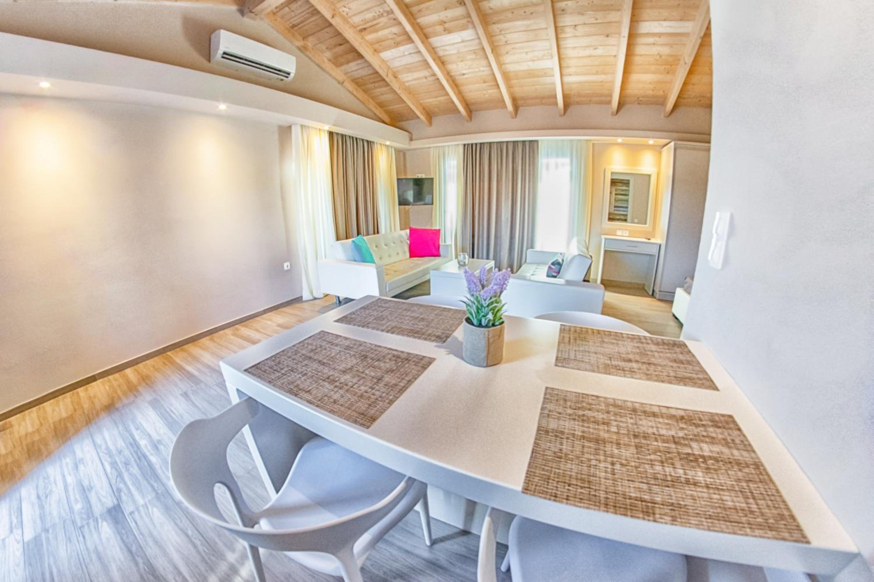 Queen Suite with Sea View photo 3