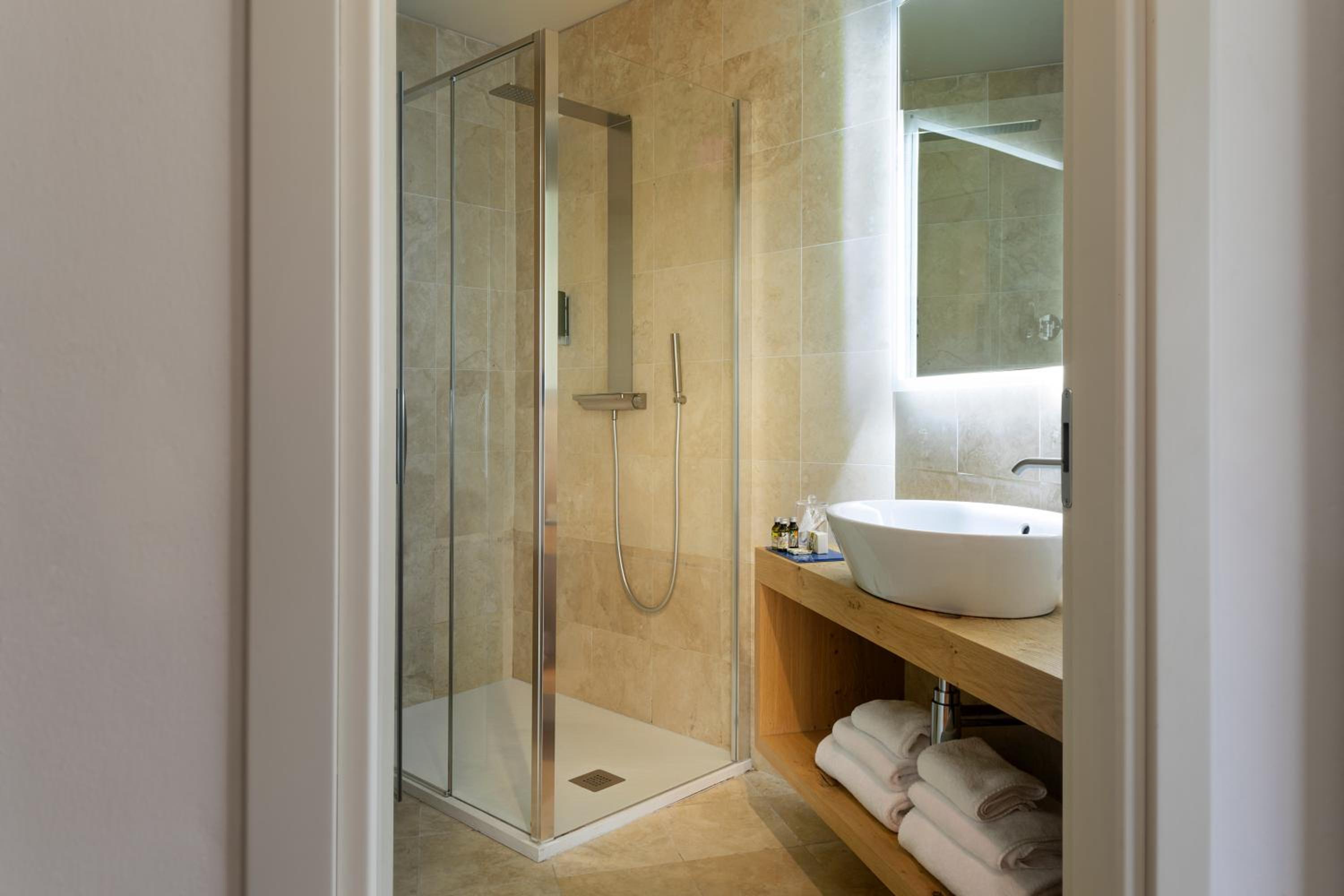 Junior Suite with Park View - Photo 5