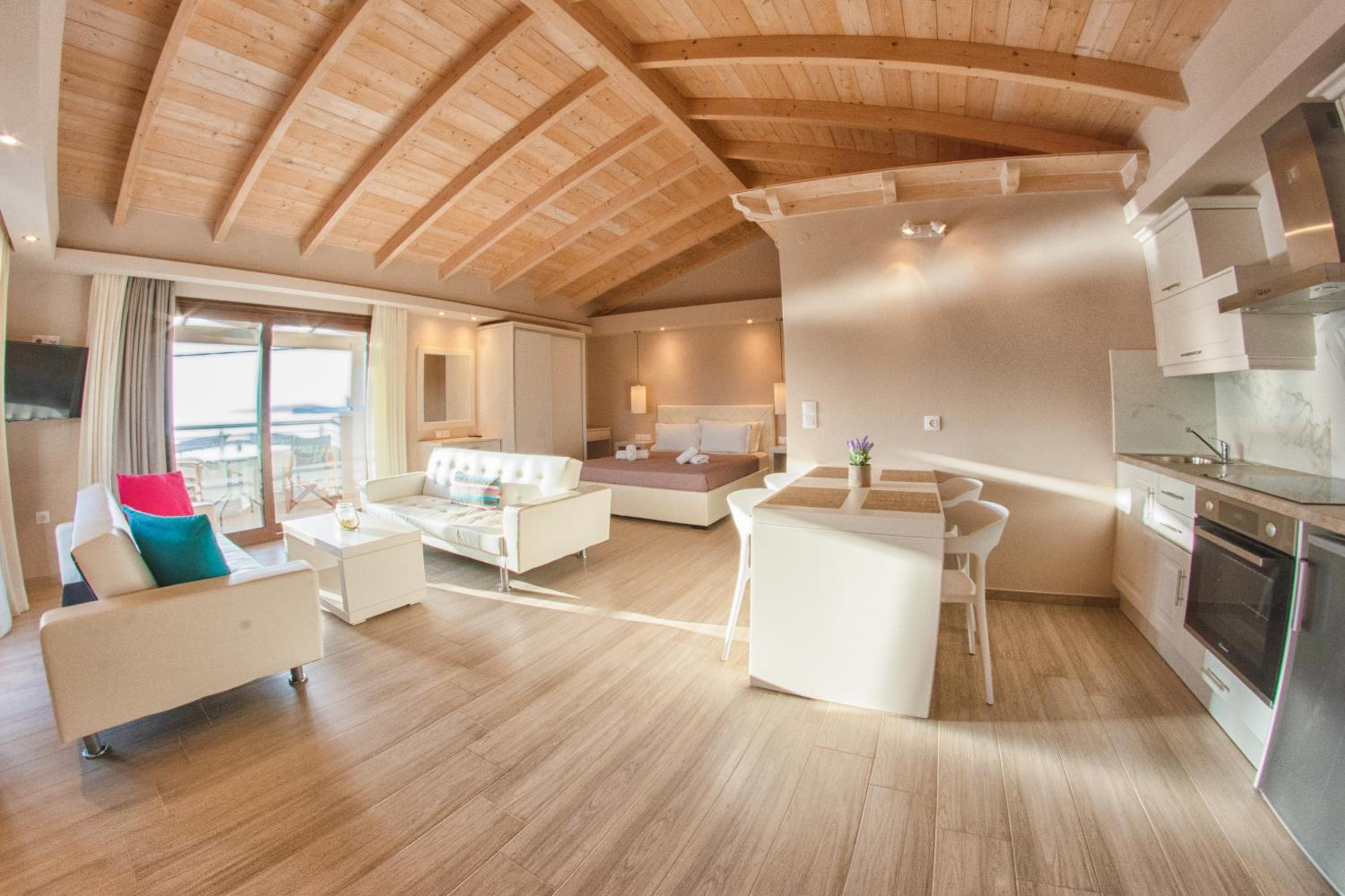 Queen Suite with Sea View photo 2