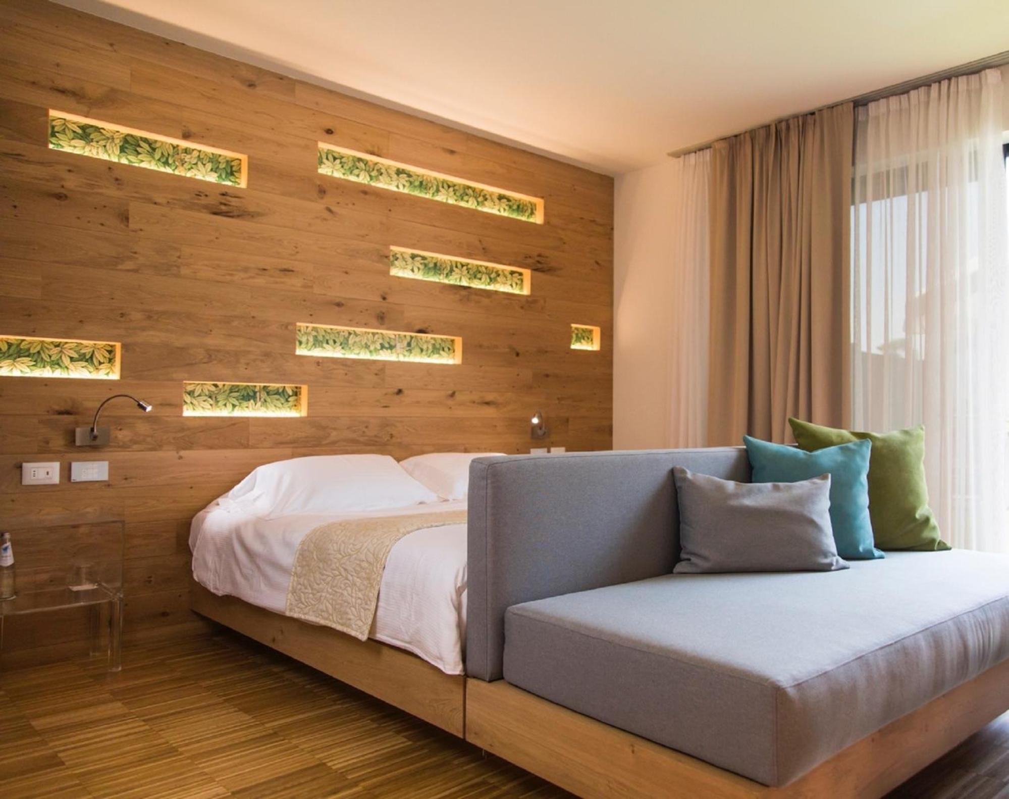 Junior Suite Deluxe with Park View - Photo 2
