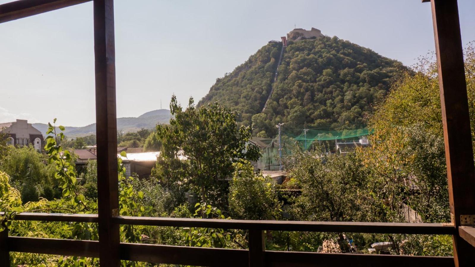 Apartment with Mountain View photo 2