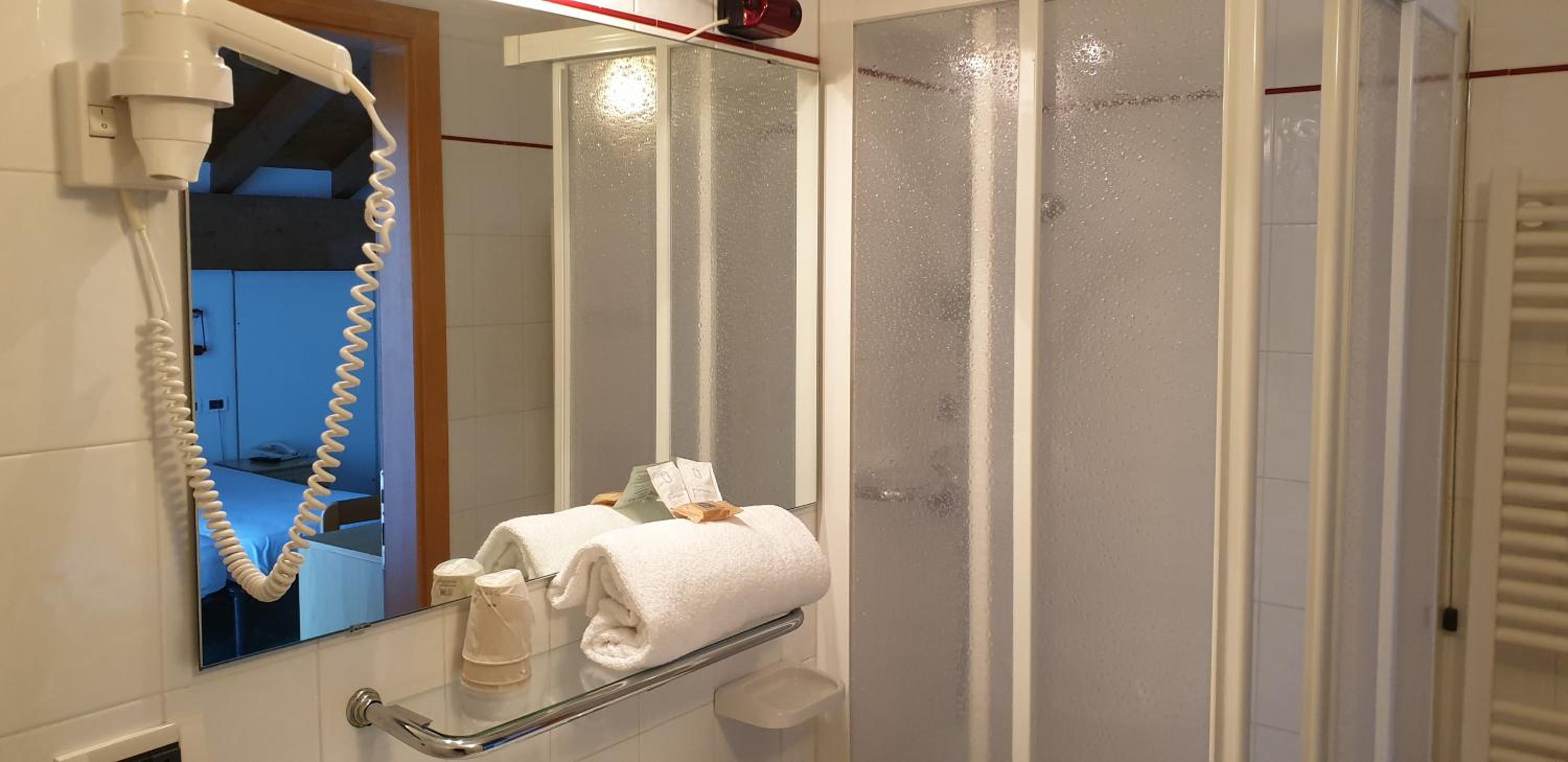 Double Room - Photo 5