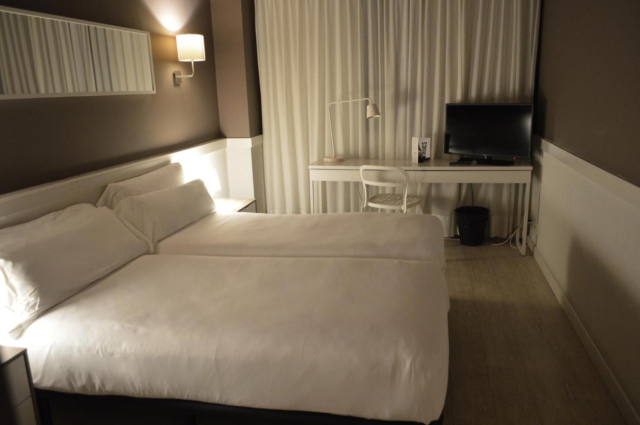 Double or Twin Room photo 3