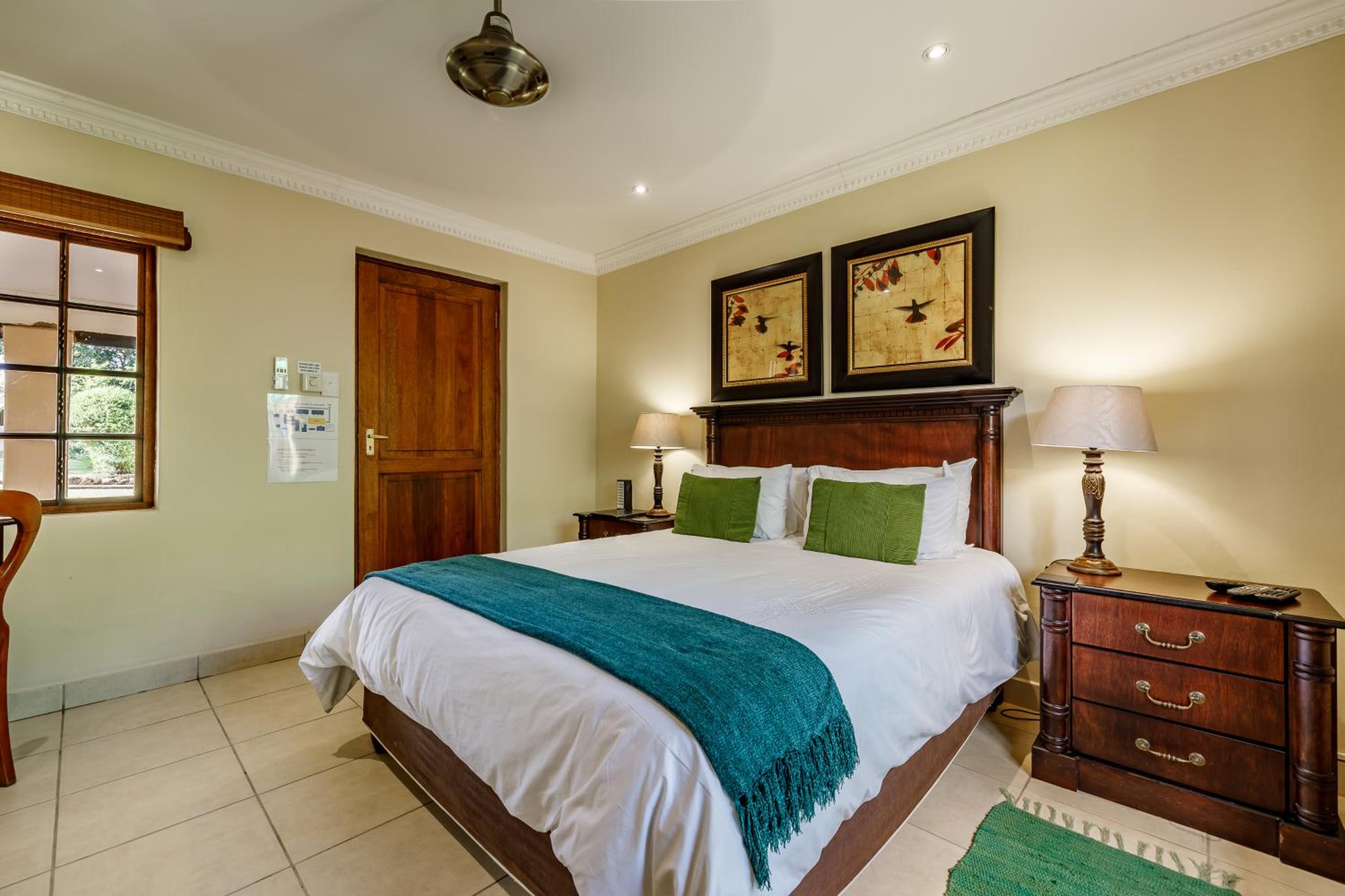 Queen Room photo 3