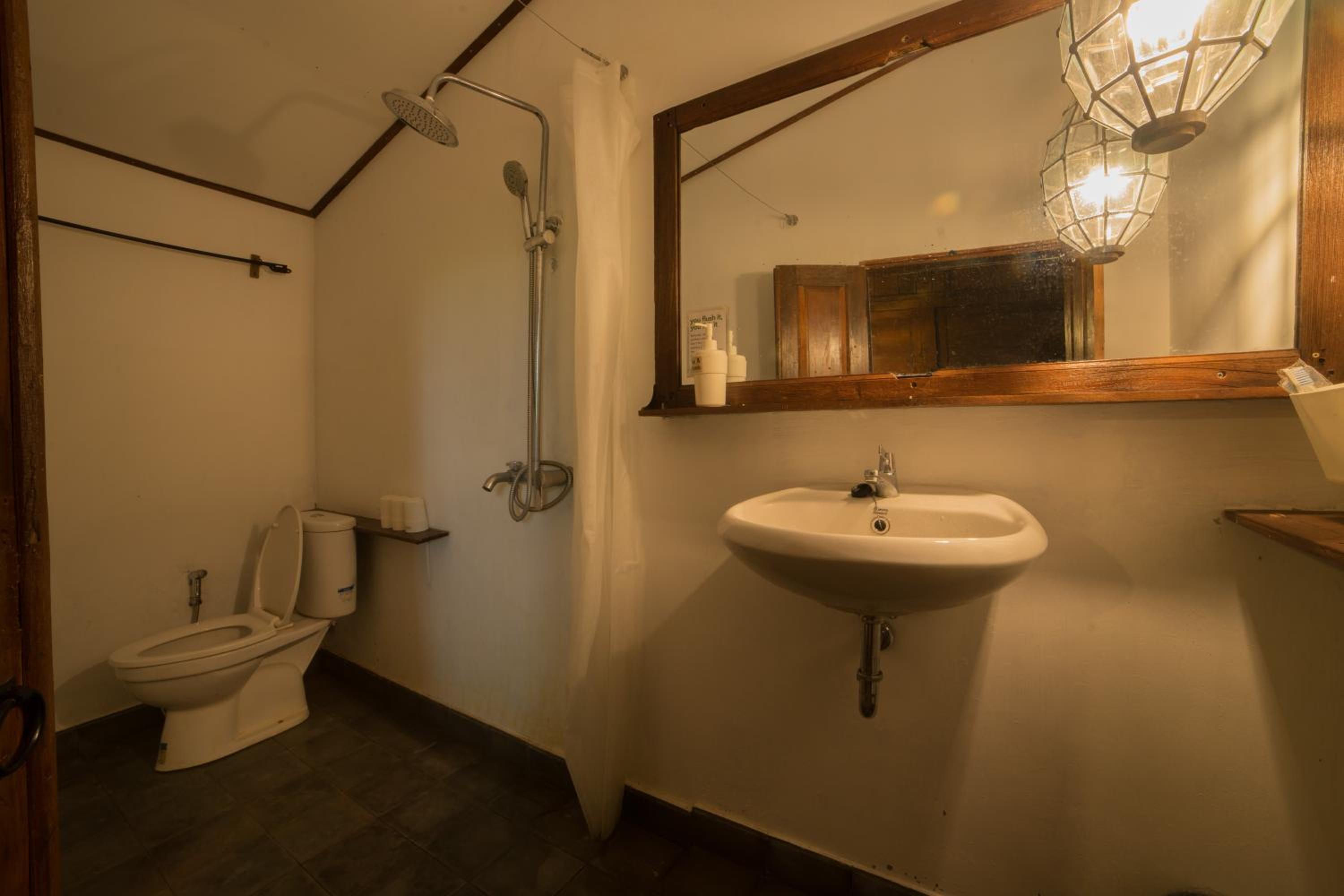 Deluxe Double Room - Photo 12