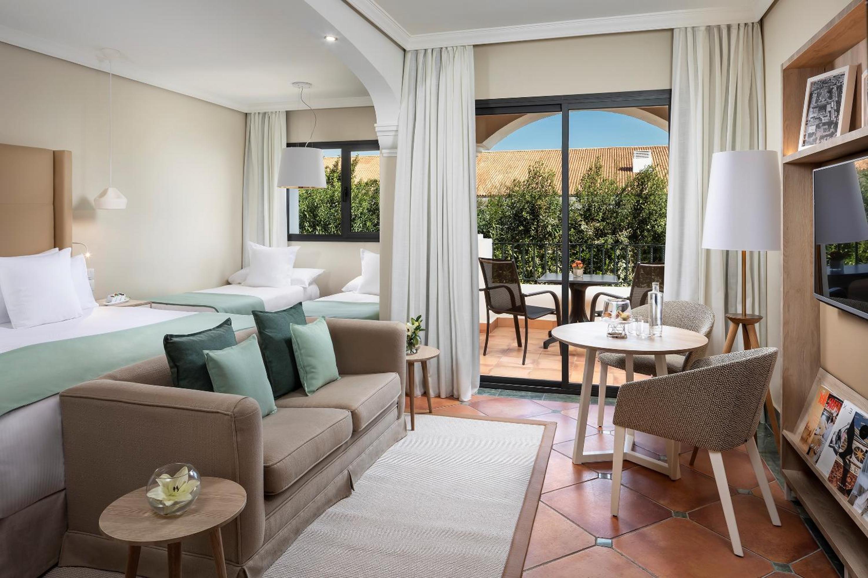 Premium Family Room (4 Adults) - Photo 4