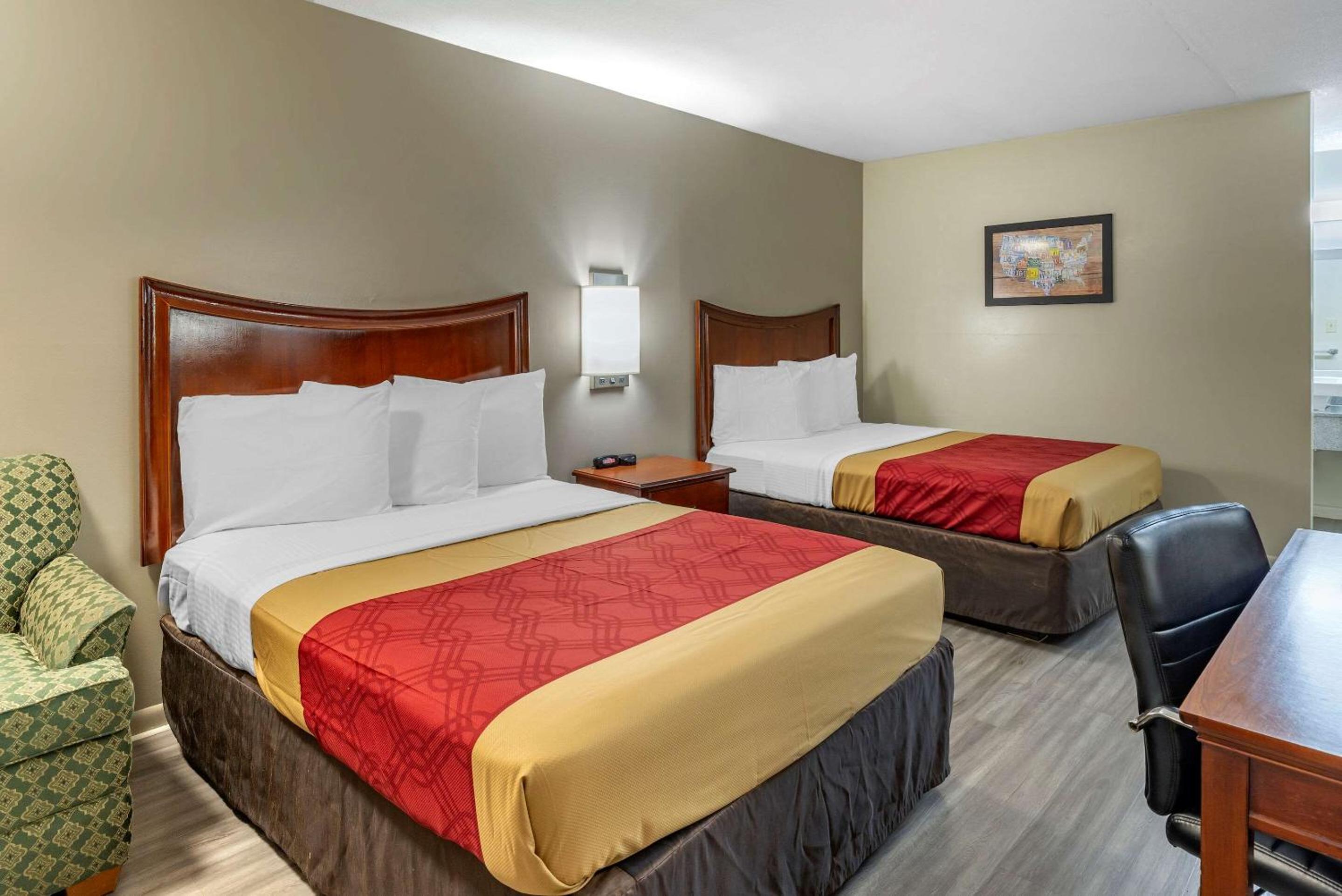 Double Room with Two Double Beds - Non-Smoking - Photo 1