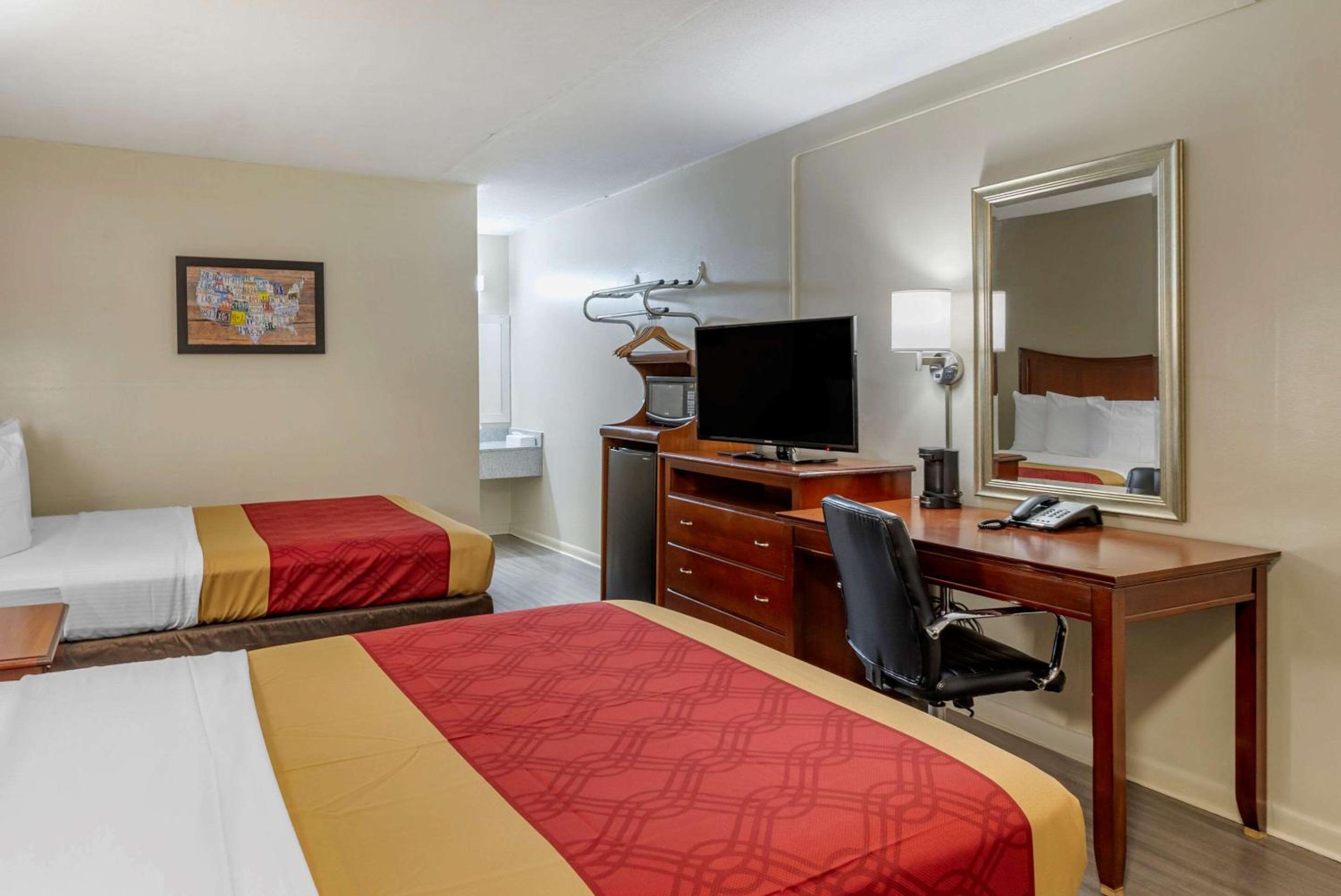 Double Room with Two Double Beds - Non-Smoking - Photo 5