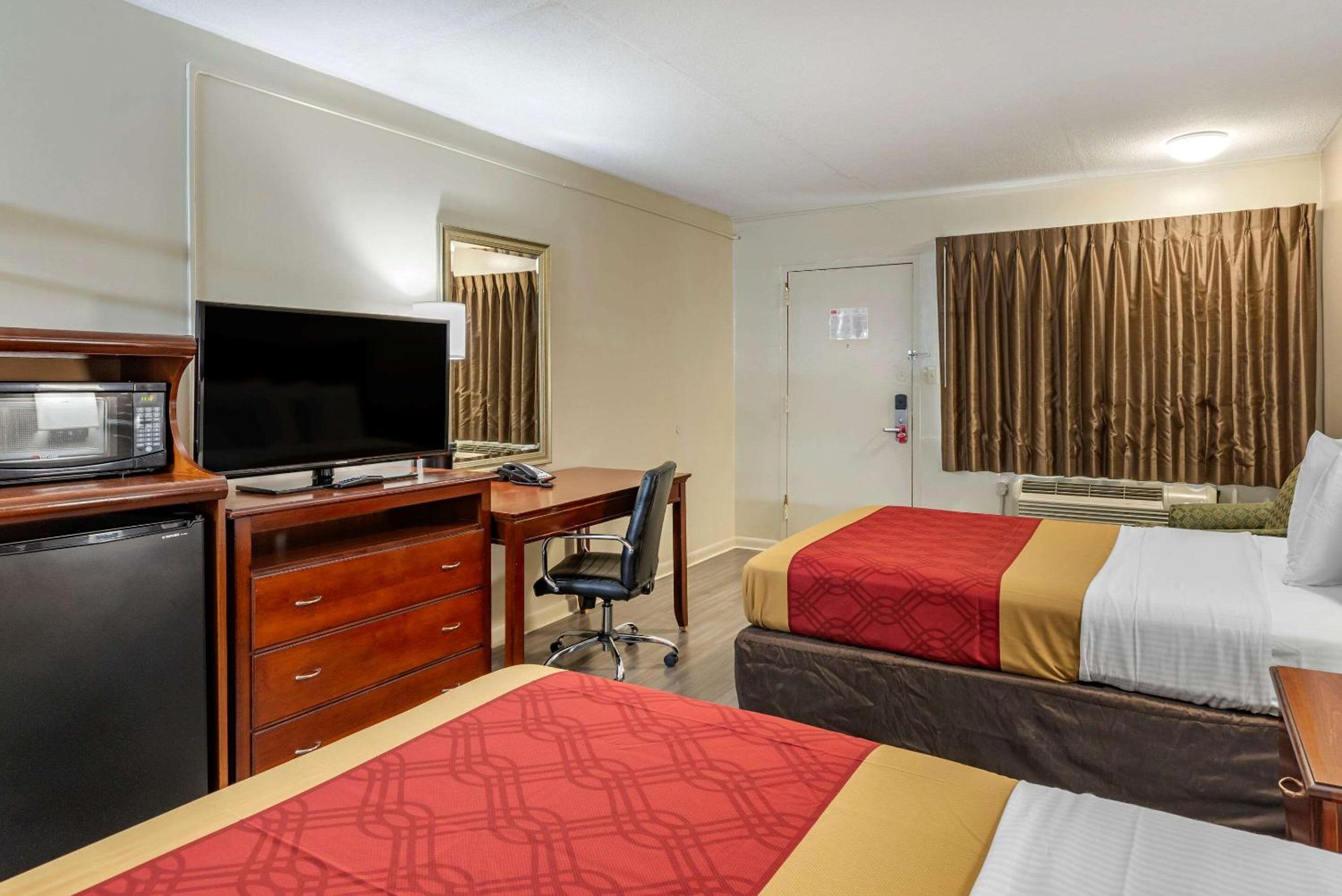 Double Room with Two Double Beds - Non-Smoking - Photo 4