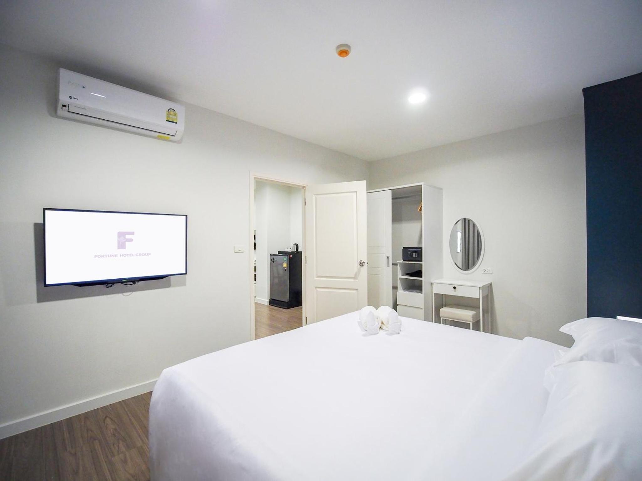 Two-Bedroom Grand Suite - Photo 13