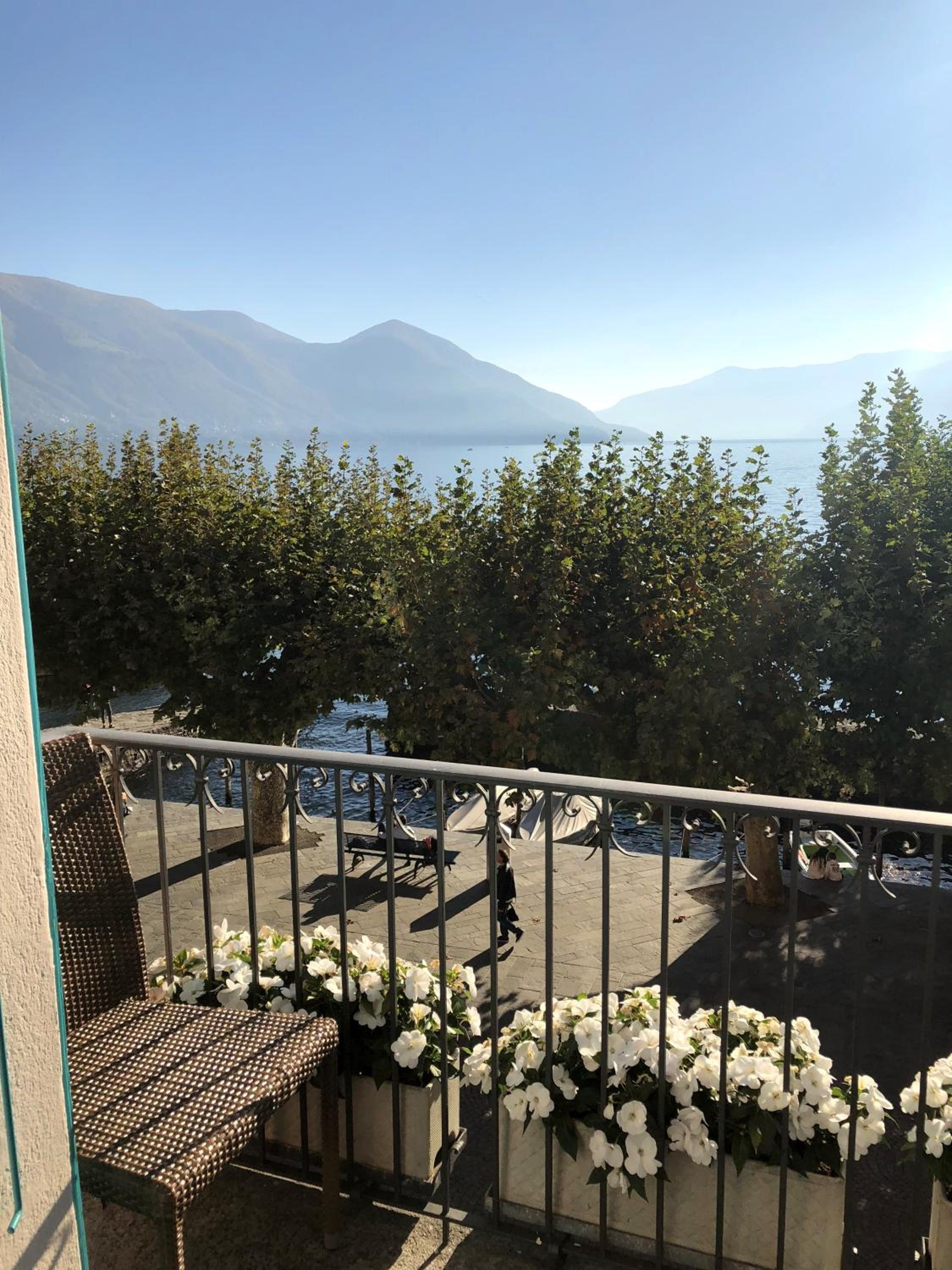 Twin Room with Balcony and Lake View photo 3