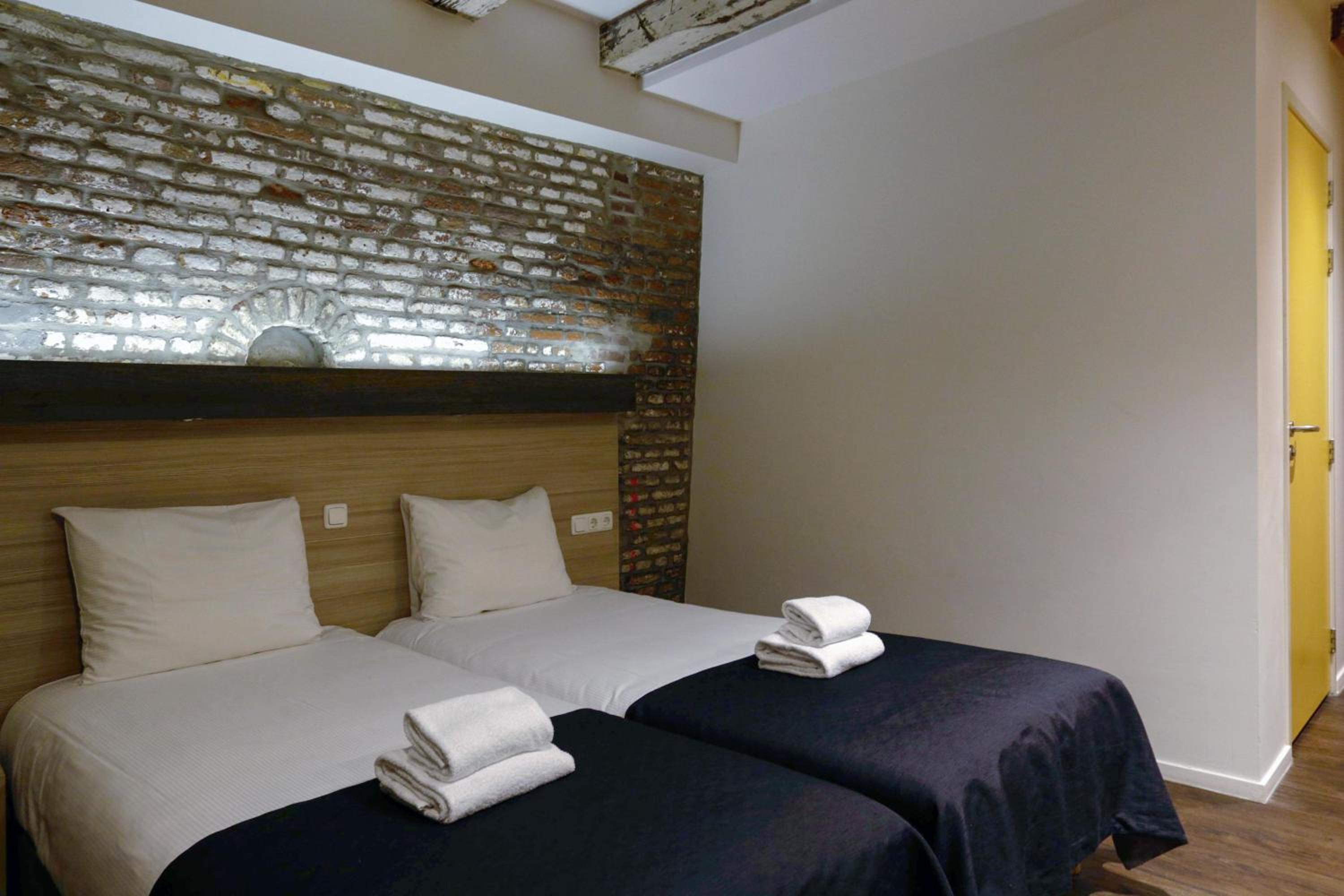Basement Twin Room thumbnail 5