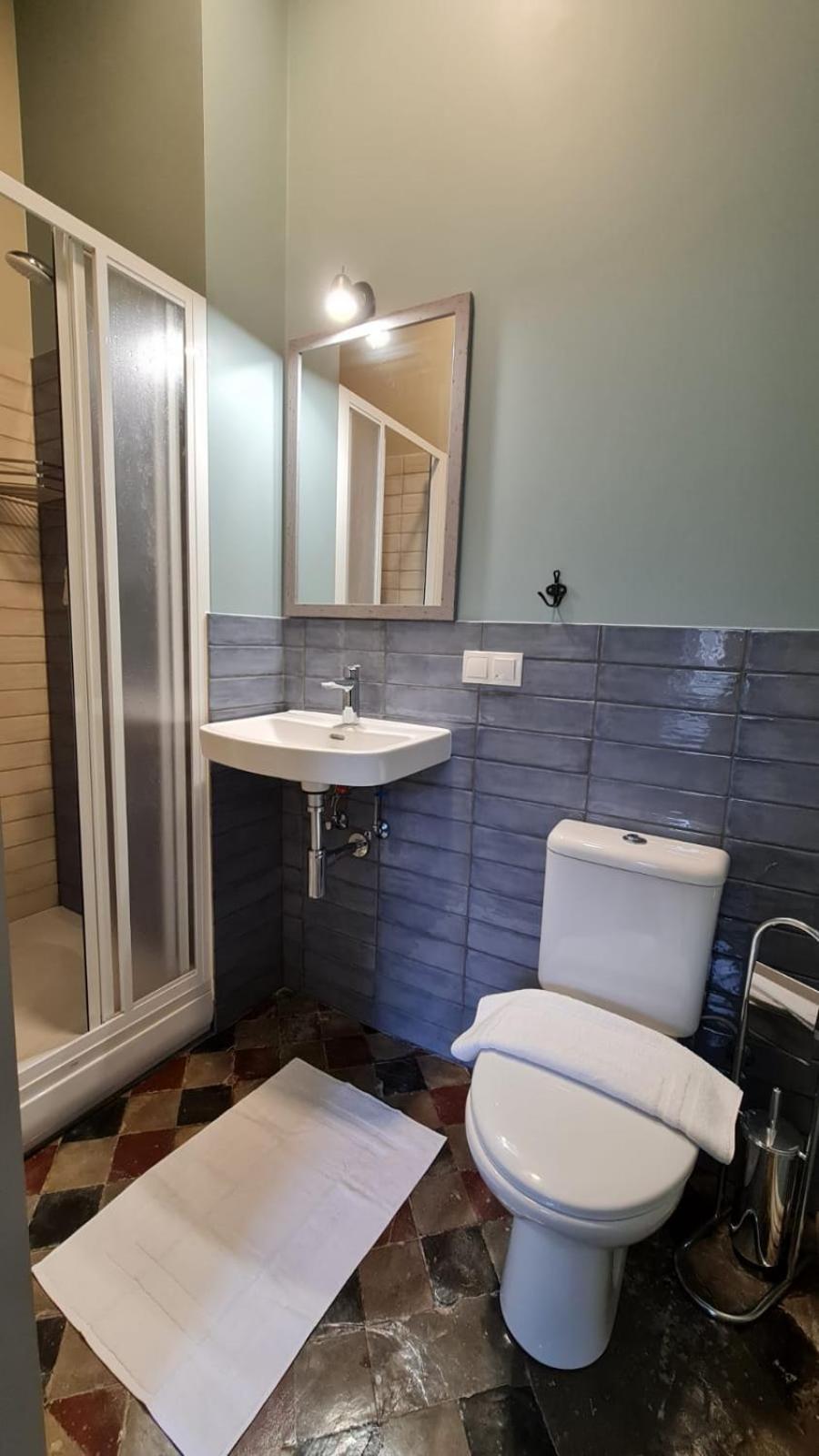 Double Room with Private Bathroom - Photo 2