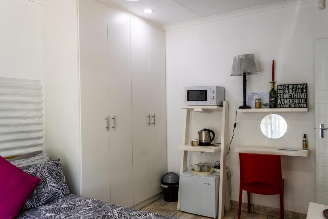 Double Room with Private Bathroom - Photo 7
