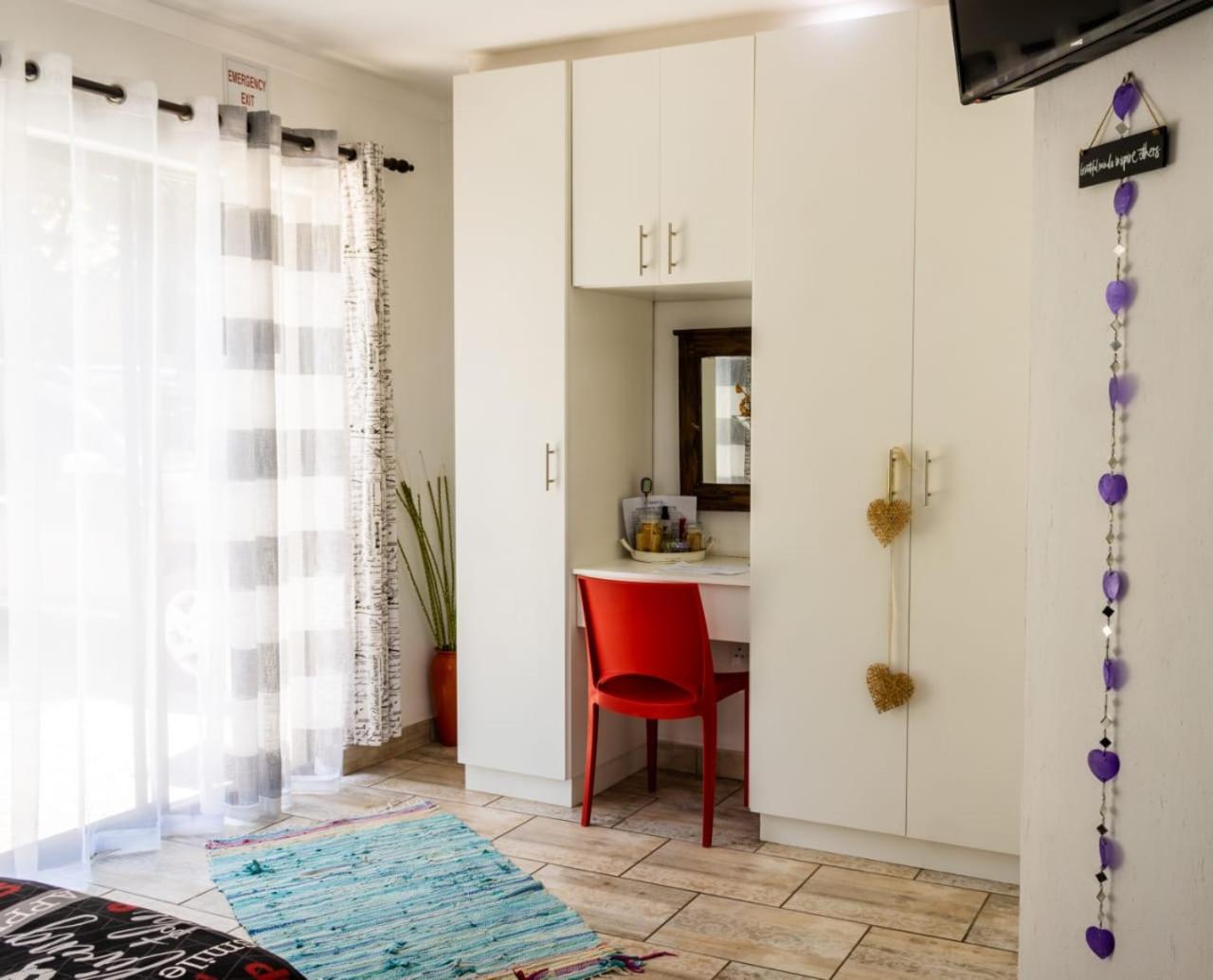 Twin Room with Bathroom - Photo 10