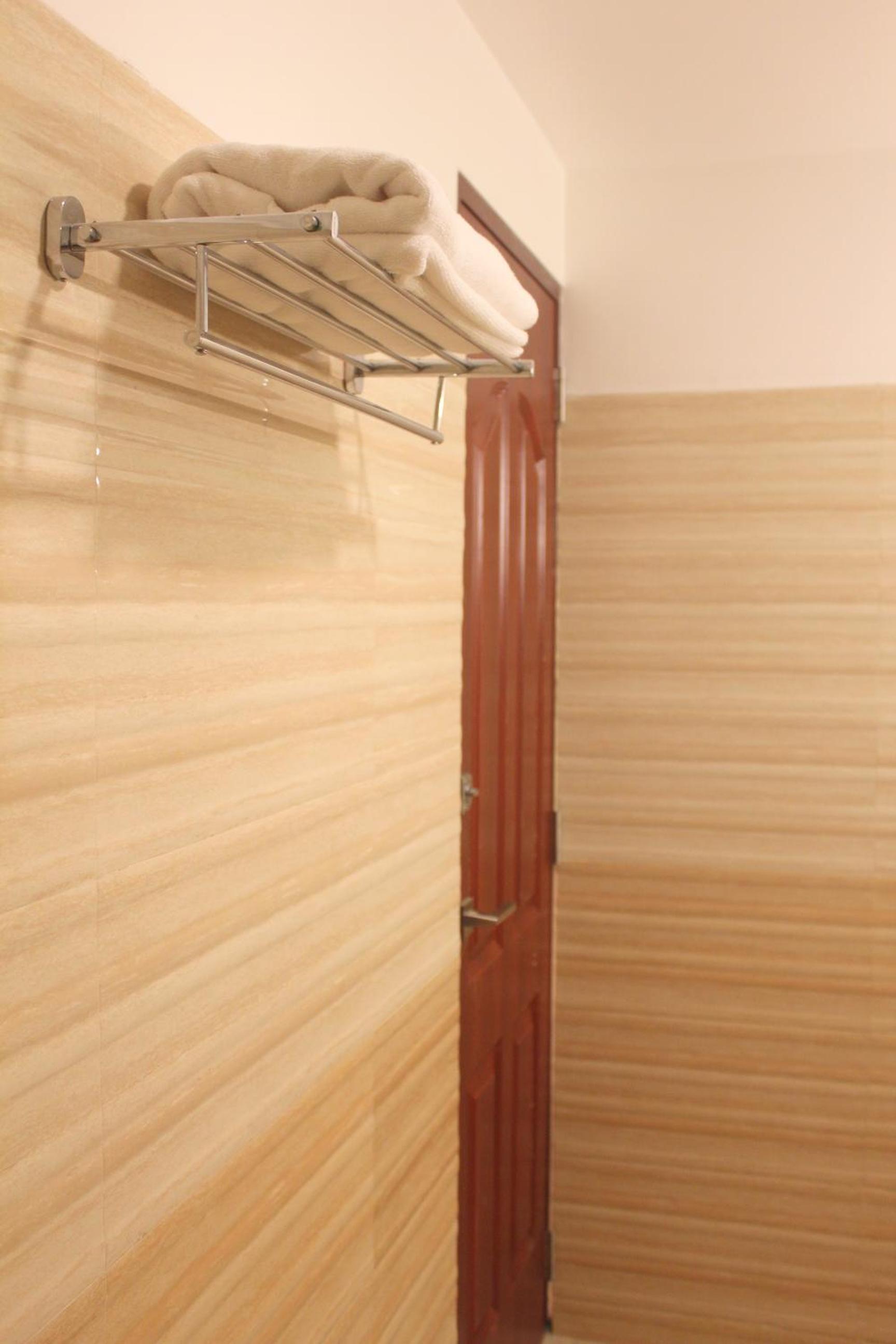 Deluxe Double Room (2 Adults + 1 Child) - Photo 4