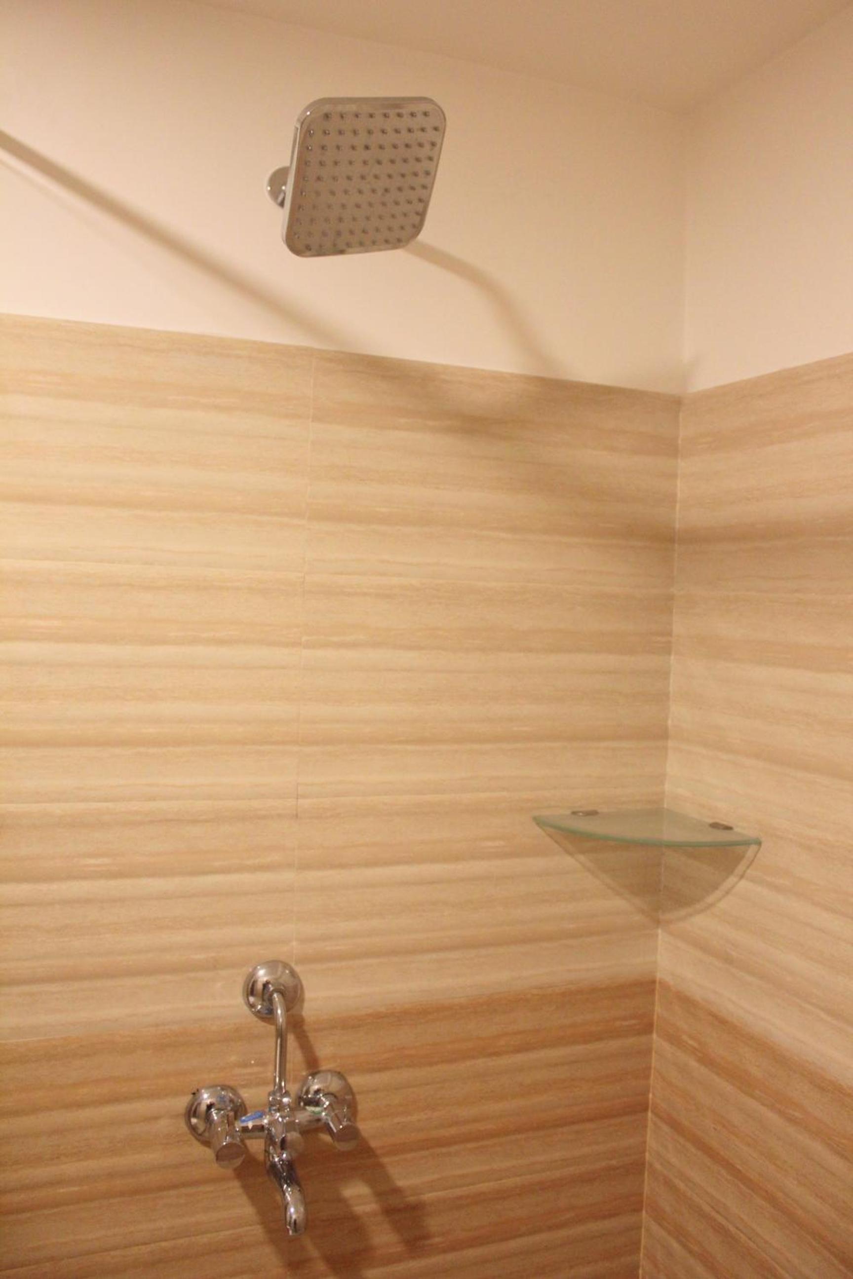 Deluxe Double Room (2 Adults + 1 Child) - Photo 3