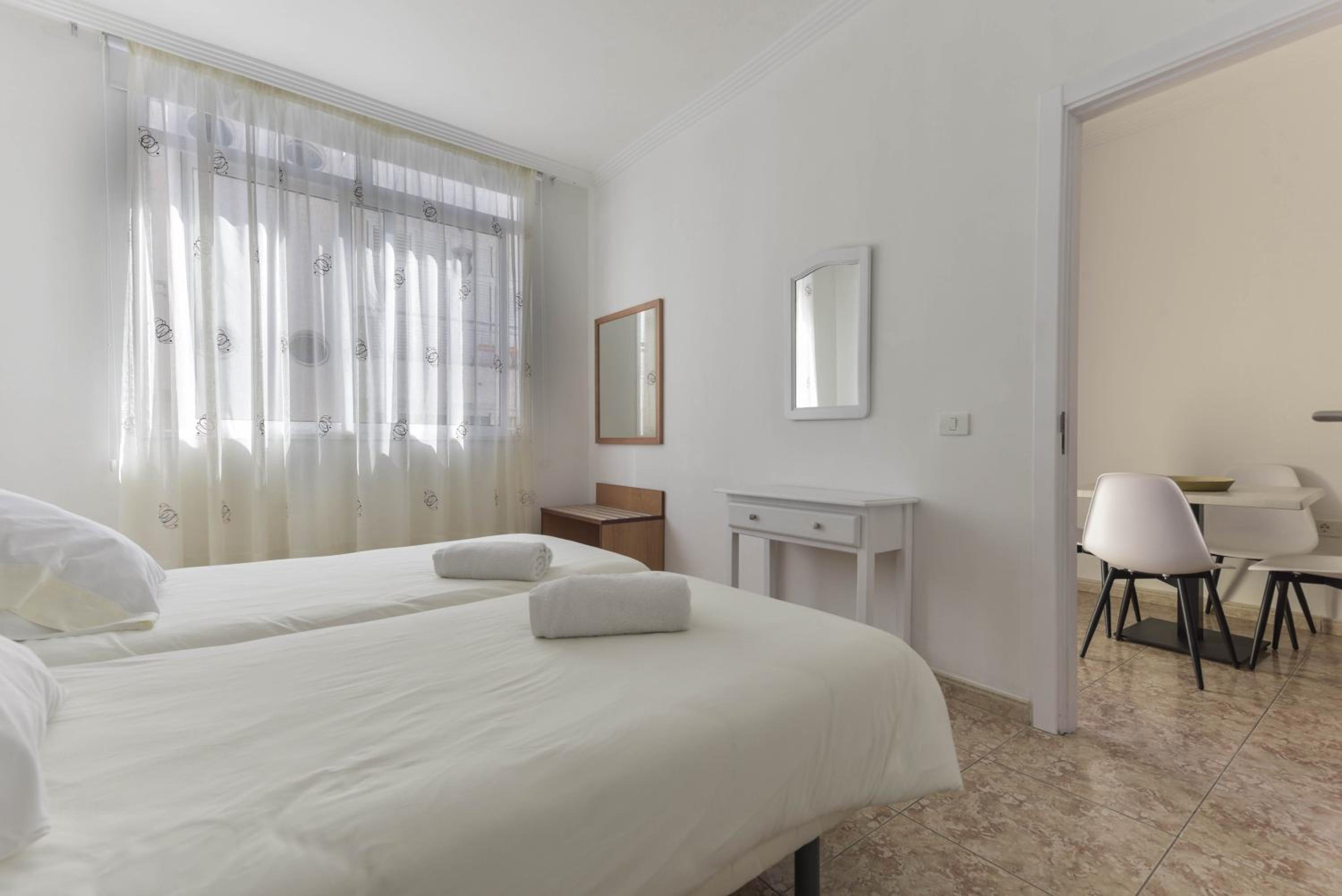 Apartamento de un dormitorio superior con balcón