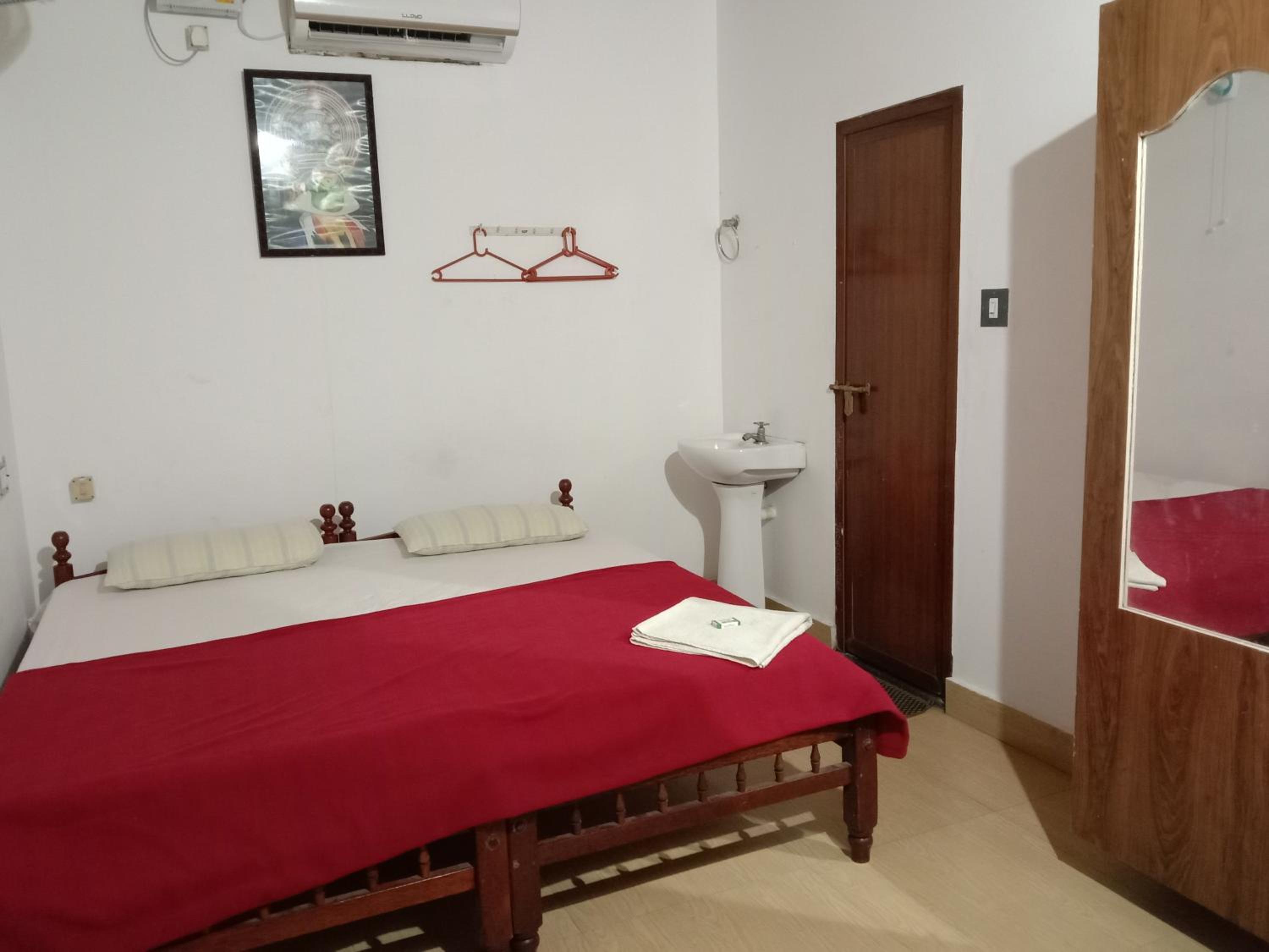 Economy Double Room photo 1