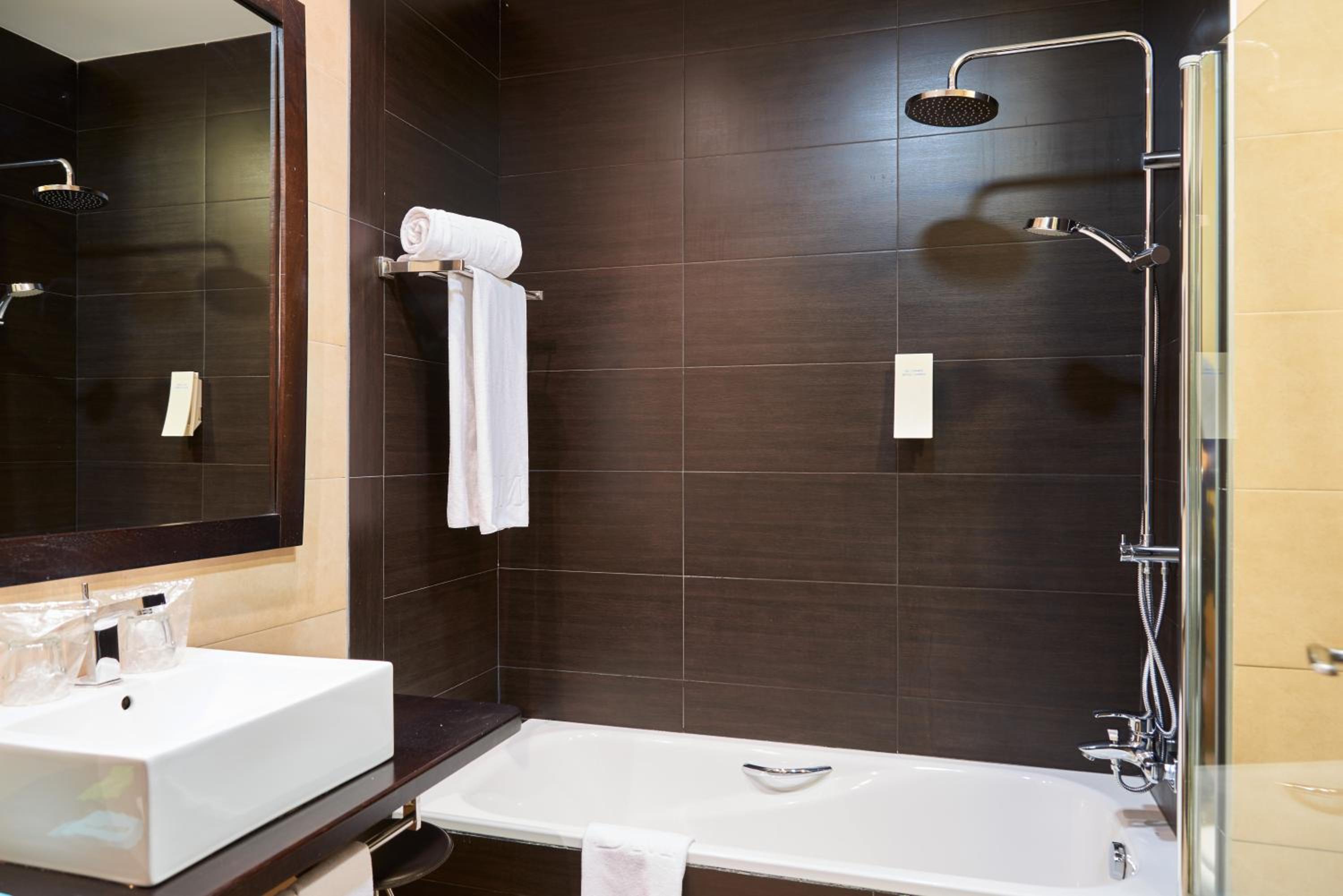 Basic Double Room - Single Use - Photo 13