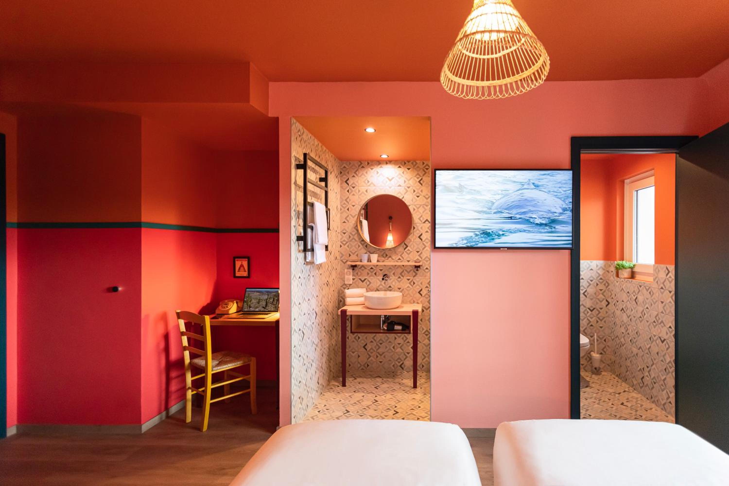 Standard Double or Twin Room - Photo 9
