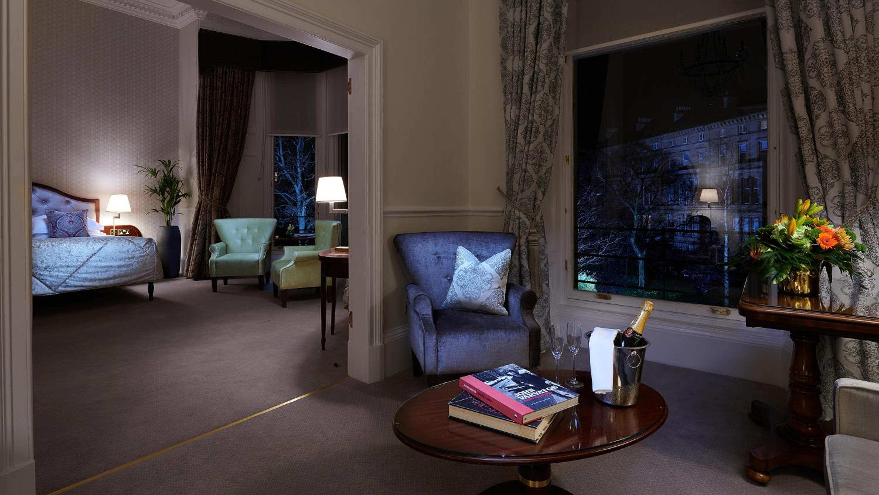 Signature Suite - Photo 3