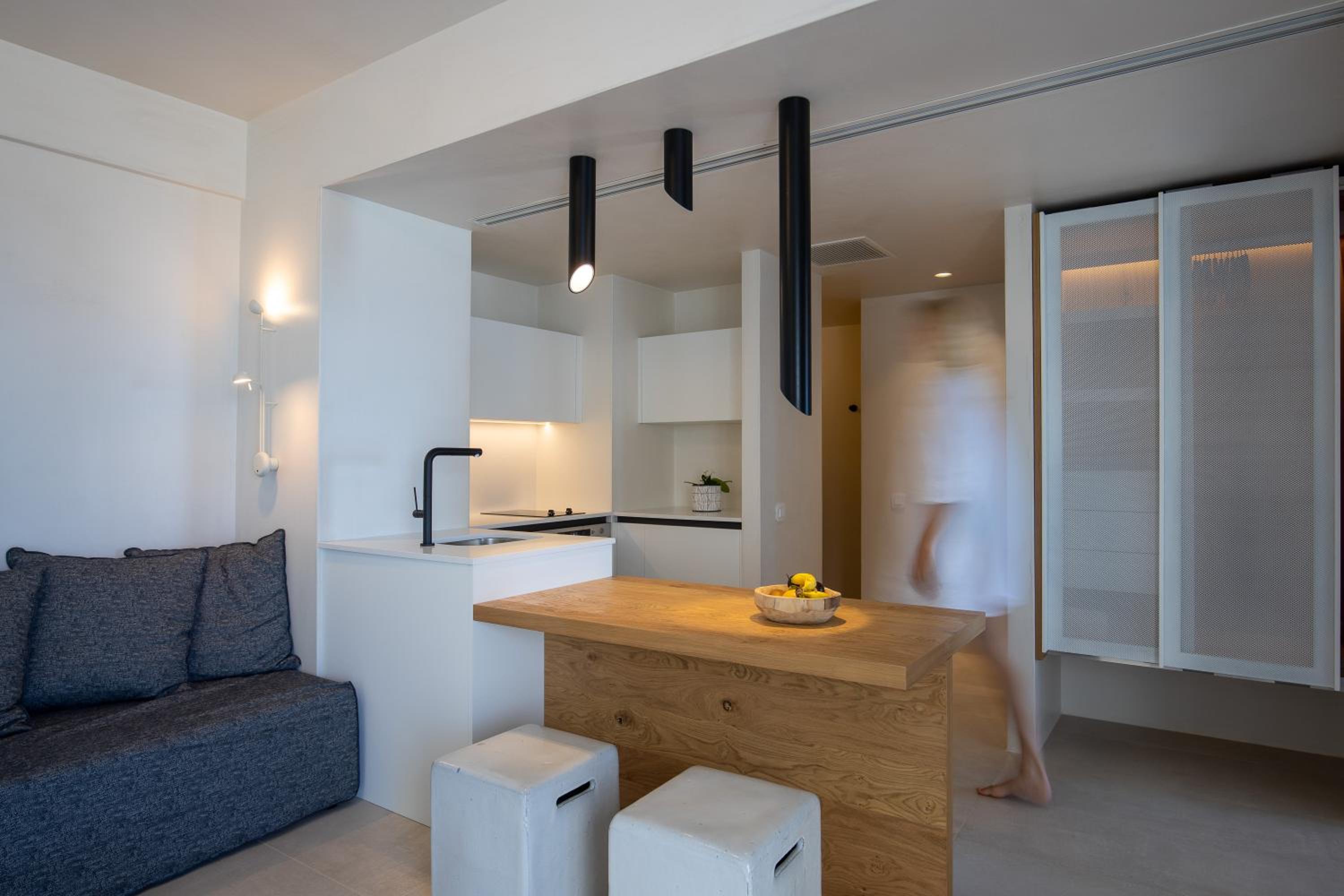 Deluxe Suite with Sea View and Hot Tub - Photo 17