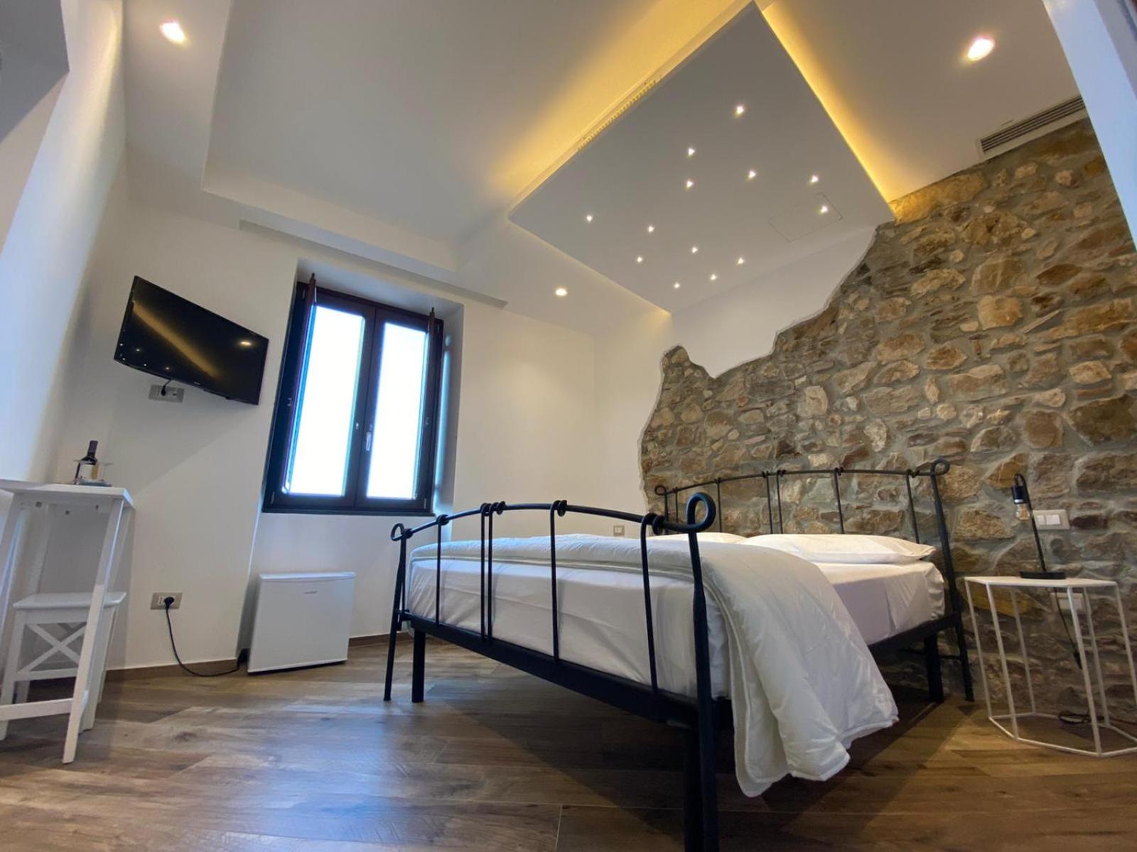 Double Room - Photo 4