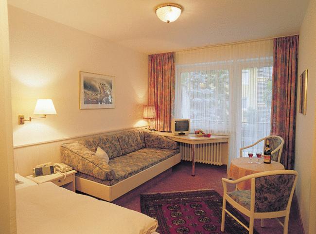 Double Room with Balcony - Photo 2