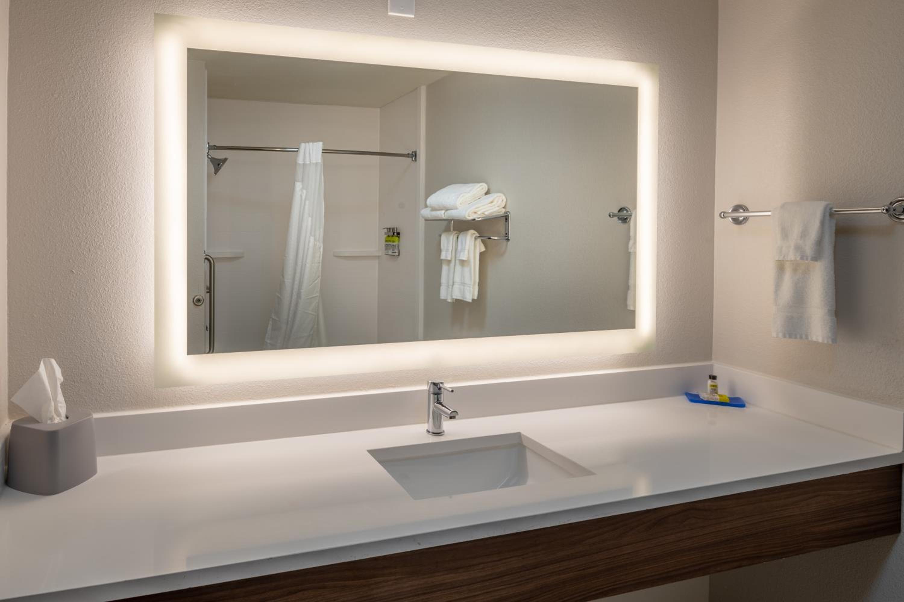 Suite with Two Queen Beds photo 2
