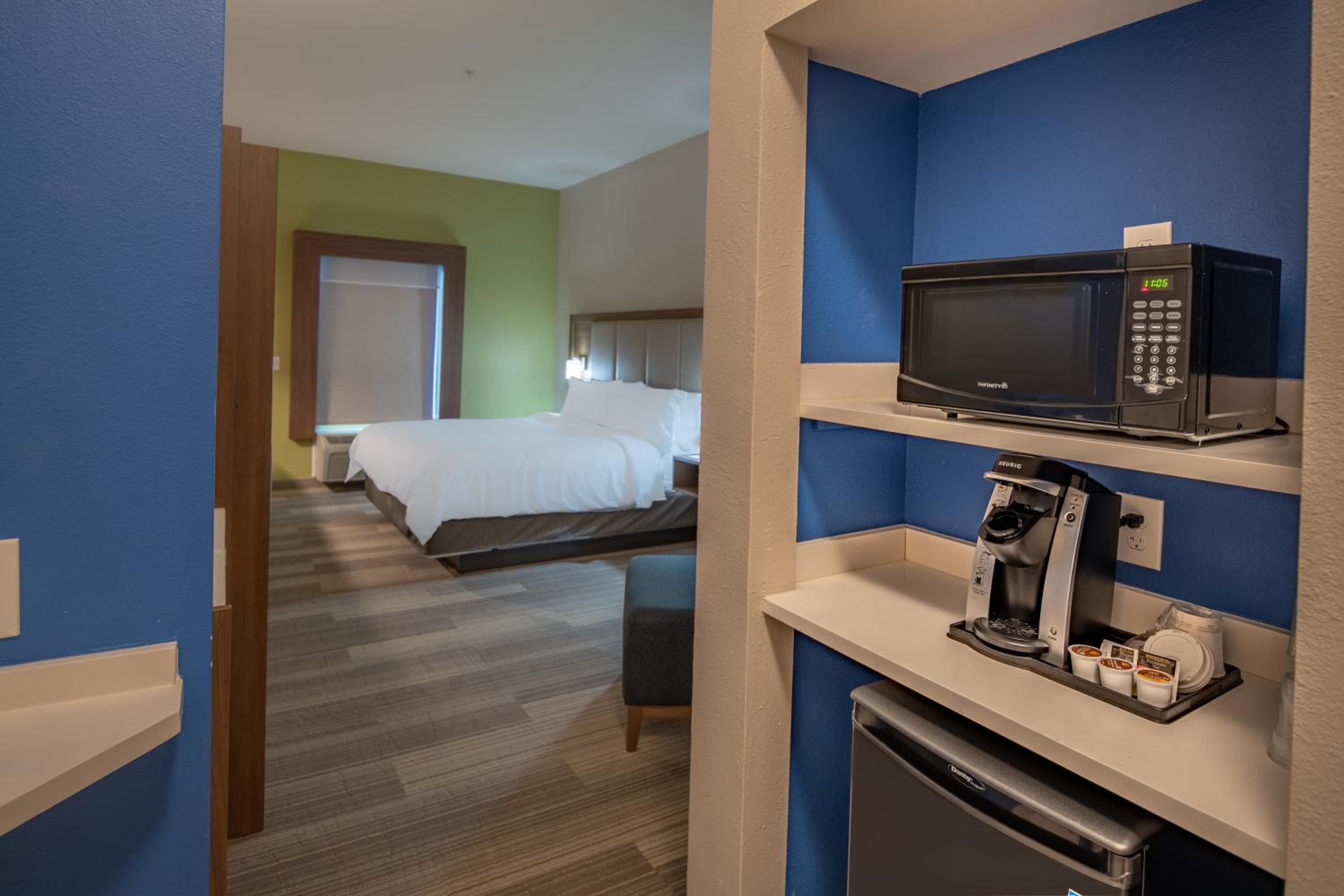 Standard King Room photo 1