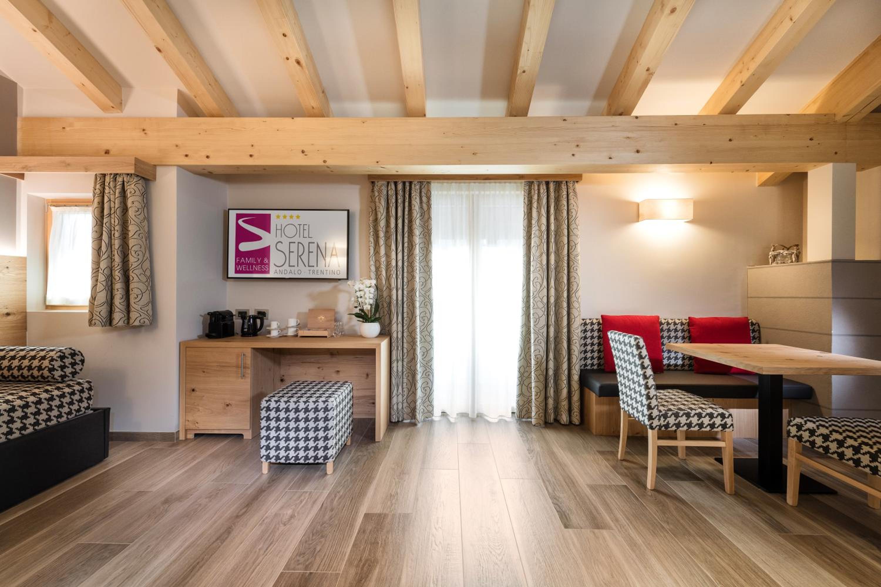 Deluxe Family Suite photo 2